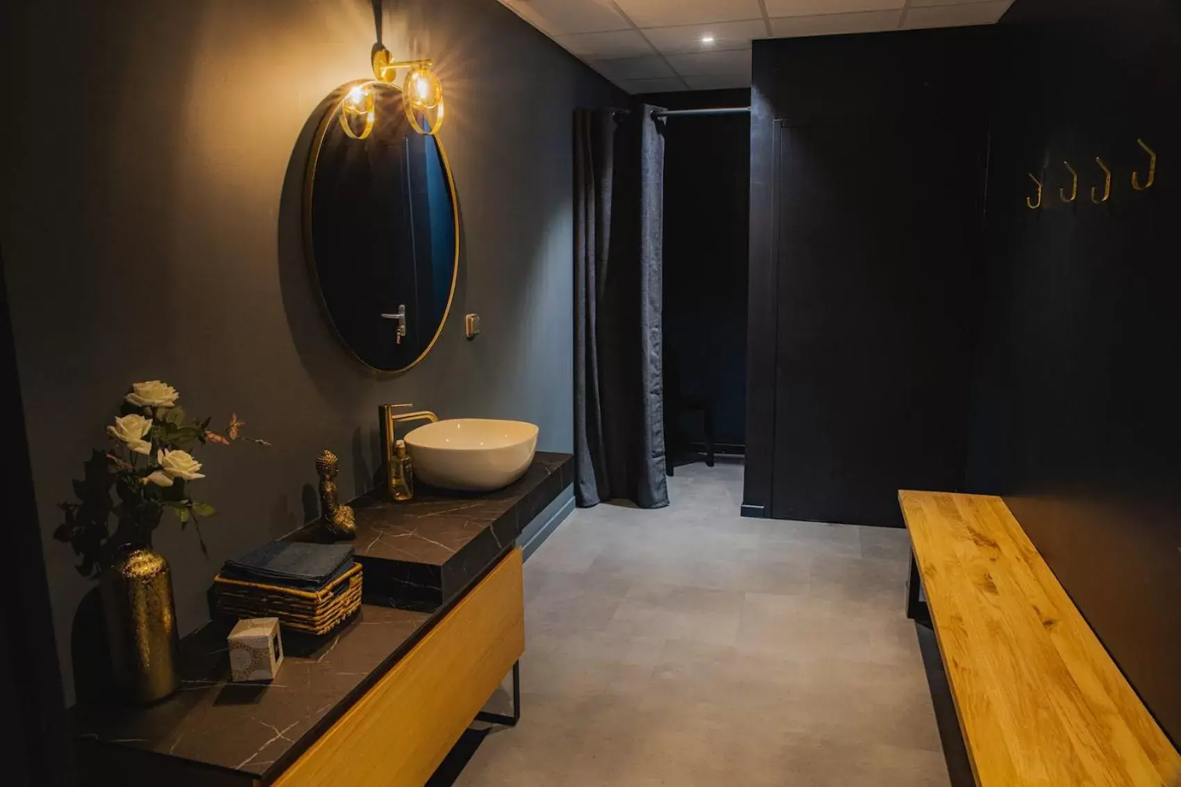 Spa and wellness centre/facilities, Bathroom in Brit Hotel Le Galion & Spa