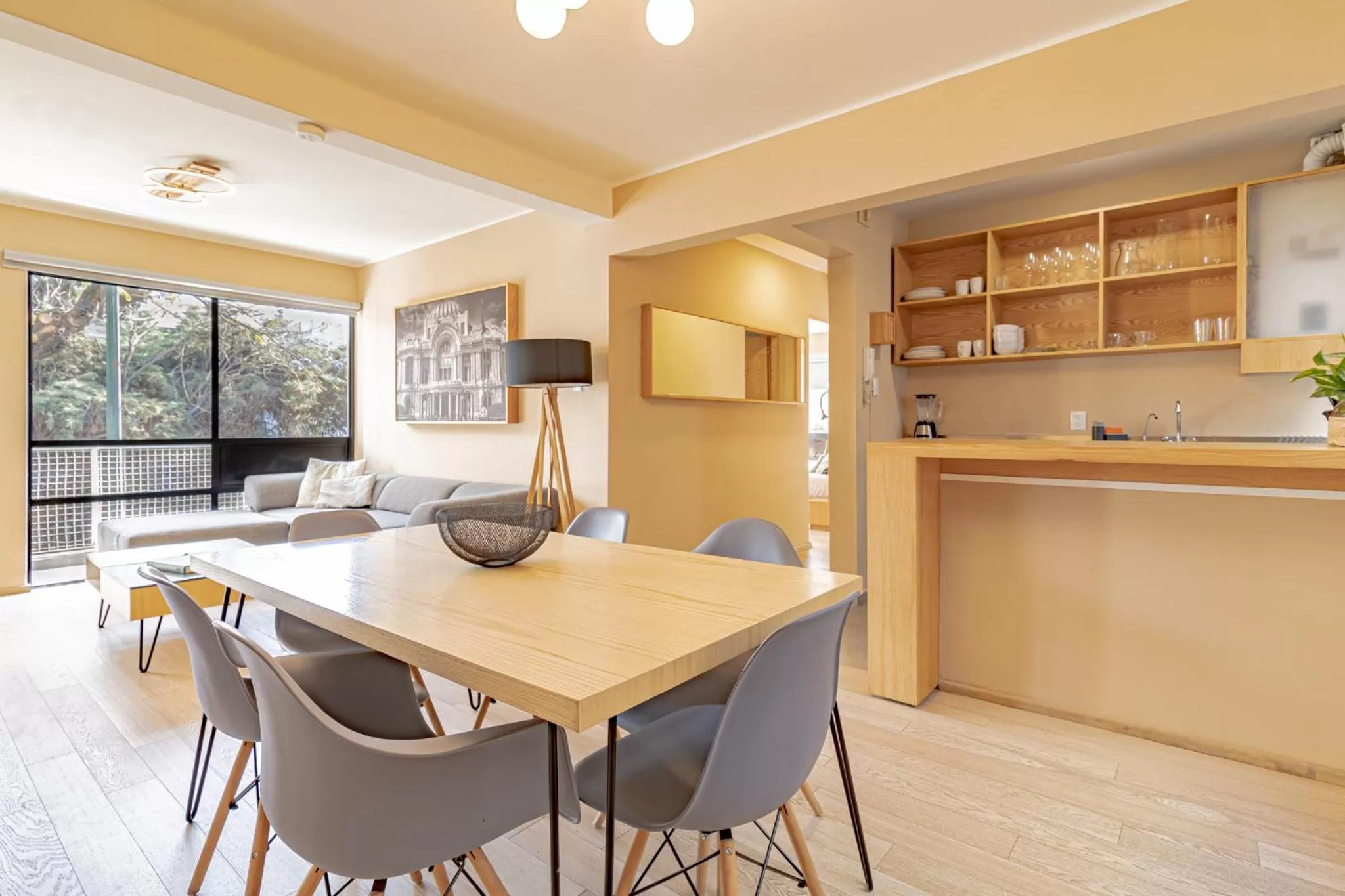 Dining area in Mi Zona Lodging WTC