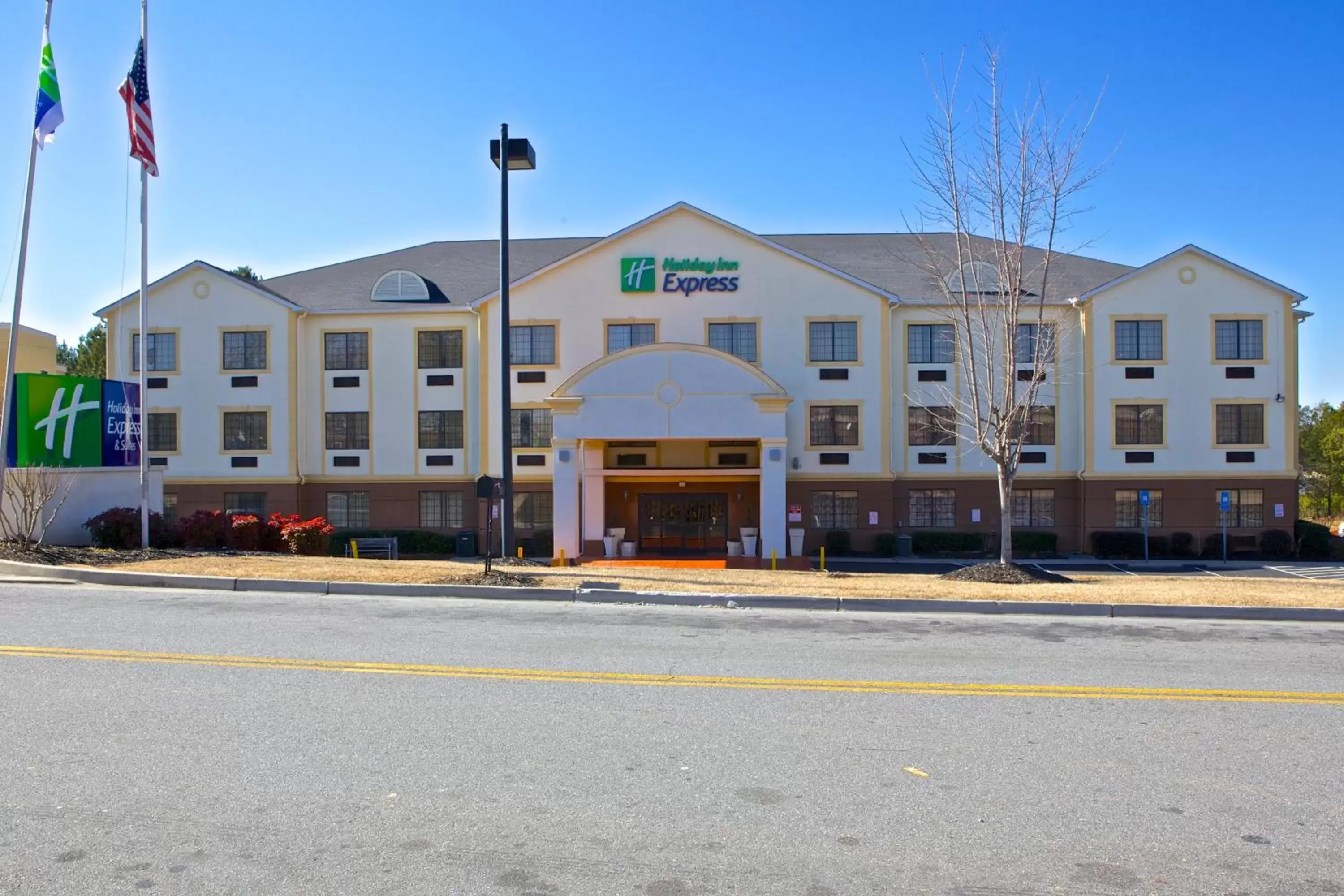 Property building in Holiday Inn Express Hotel & Suites Kennesaw Northwest - Acworth, an IHG Hotel