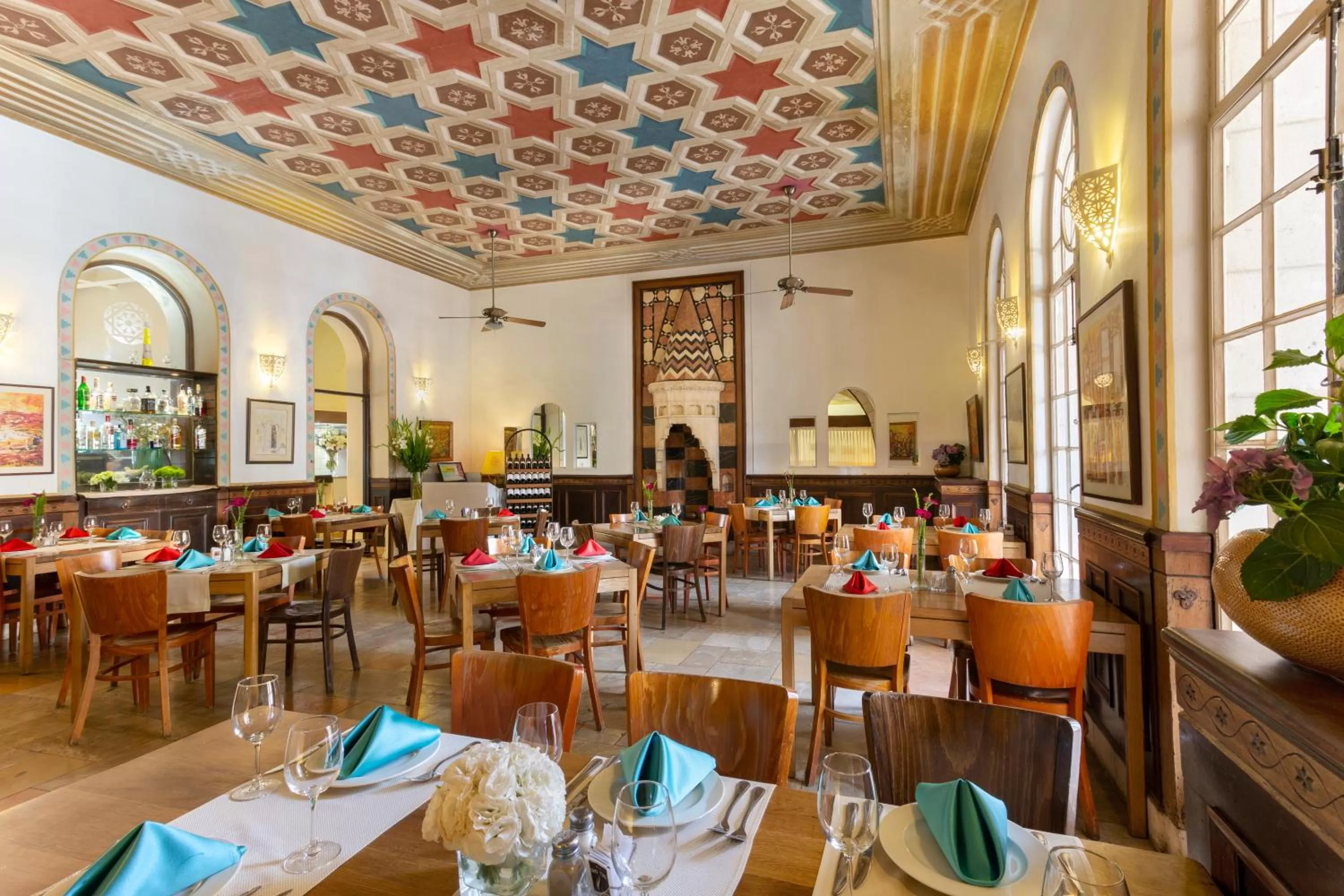 Restaurant/places to eat in YMCA Three Arches Hotel