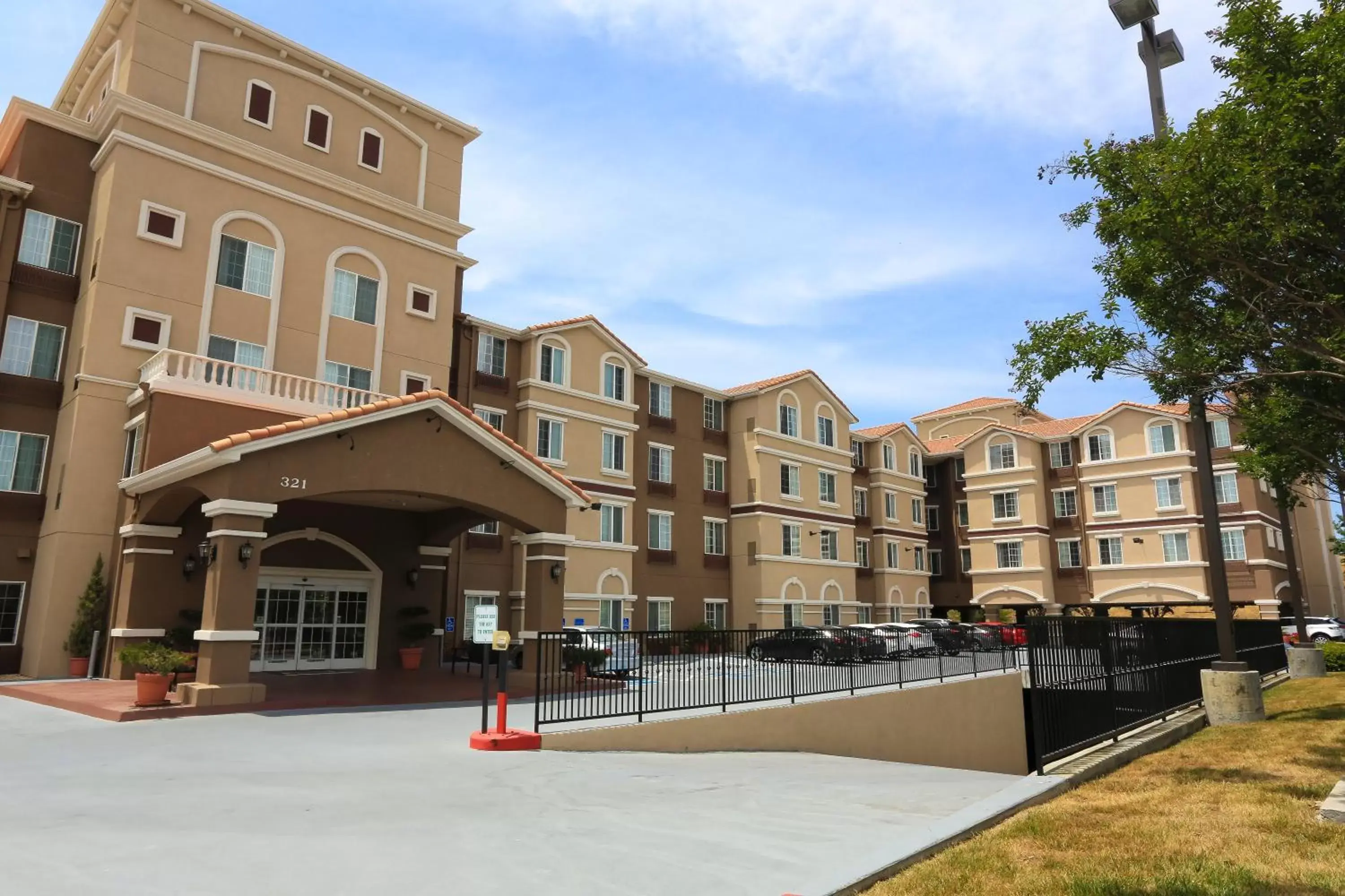 Property building in Staybridge Suites Silicon Valley - Milpitas by IHG Property building in Staybridge Suites Silicon Valley - Milpitas by IHG