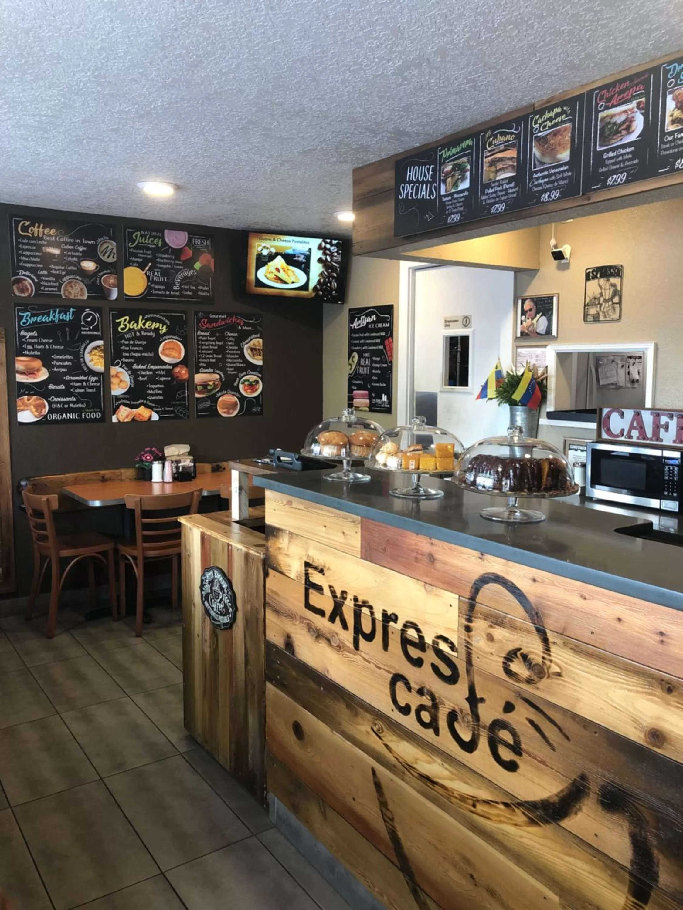 Restaurant/places to eat in Celebration Suites