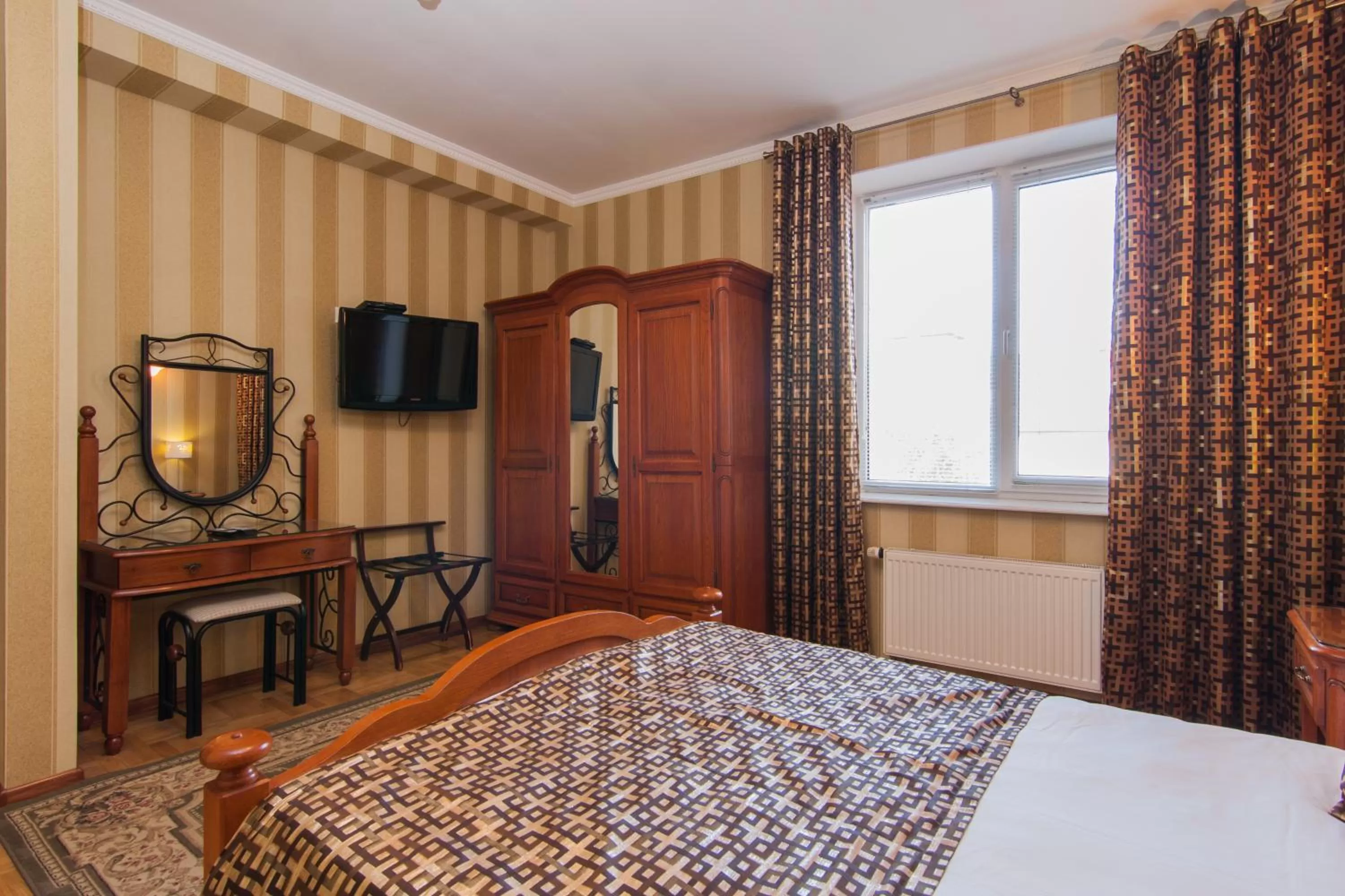 Photo of the whole room, Bed in Klassik Hotel