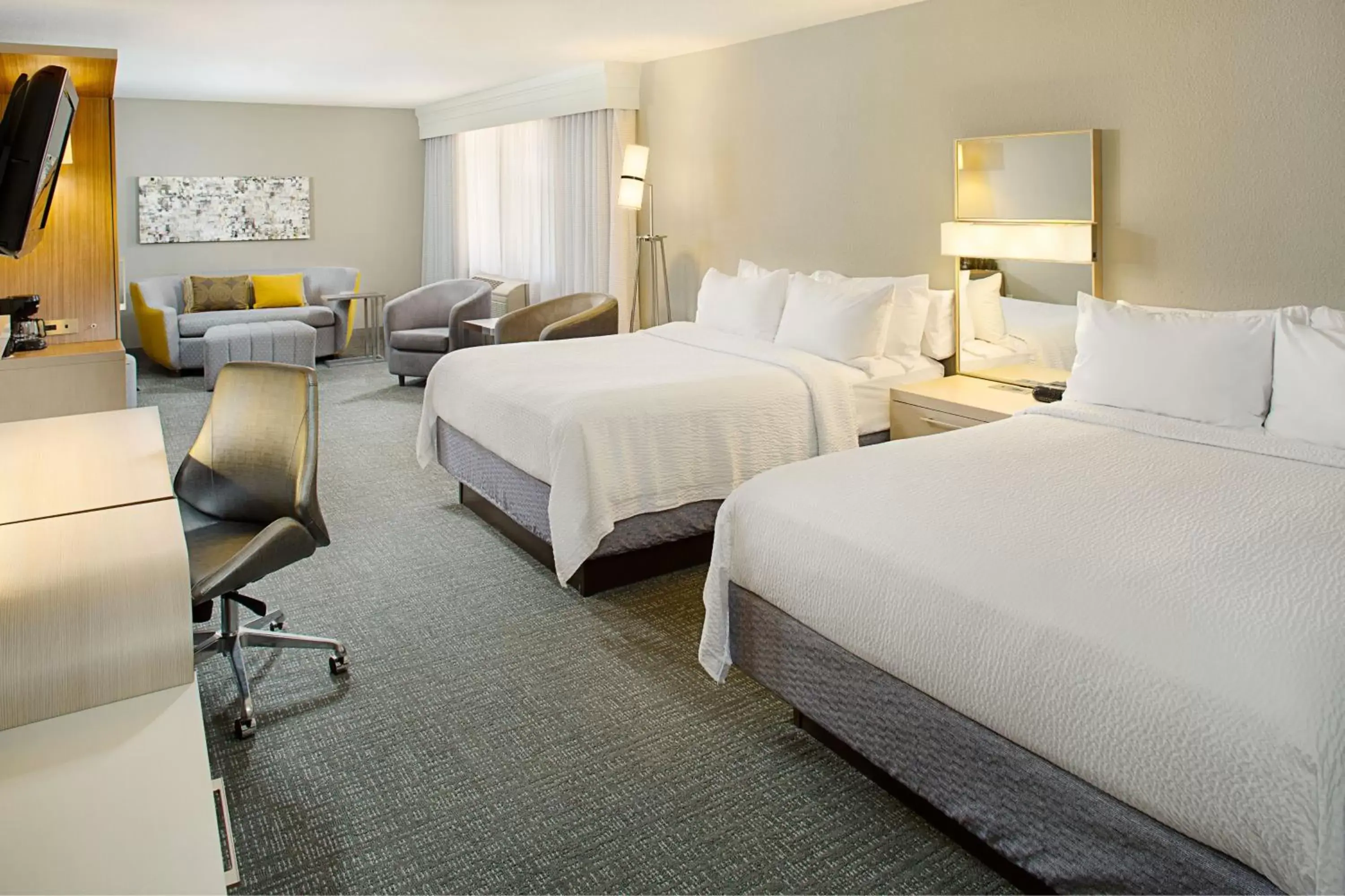 Photo of the whole room, Bed in Courtyard by Marriott Sacramento Midtown