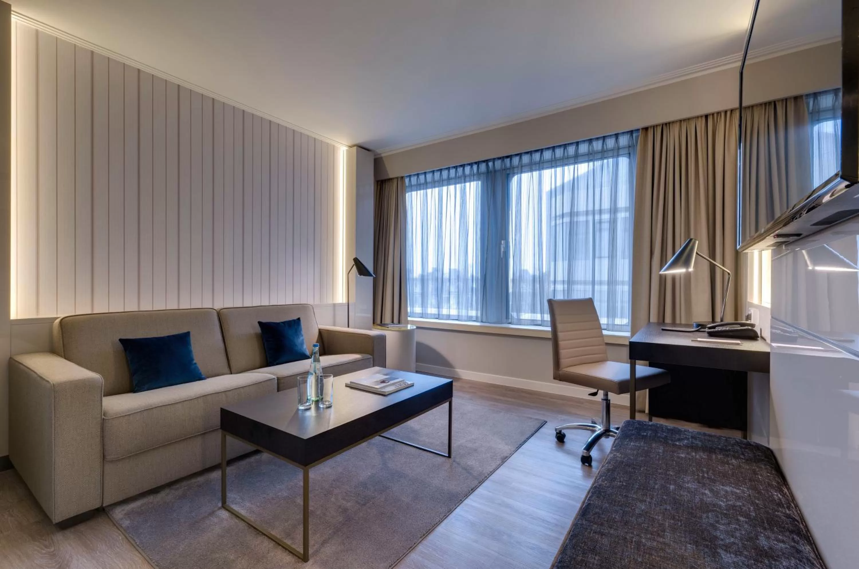 TV and multimedia in Clayton Hotel Düsseldorf City Centre