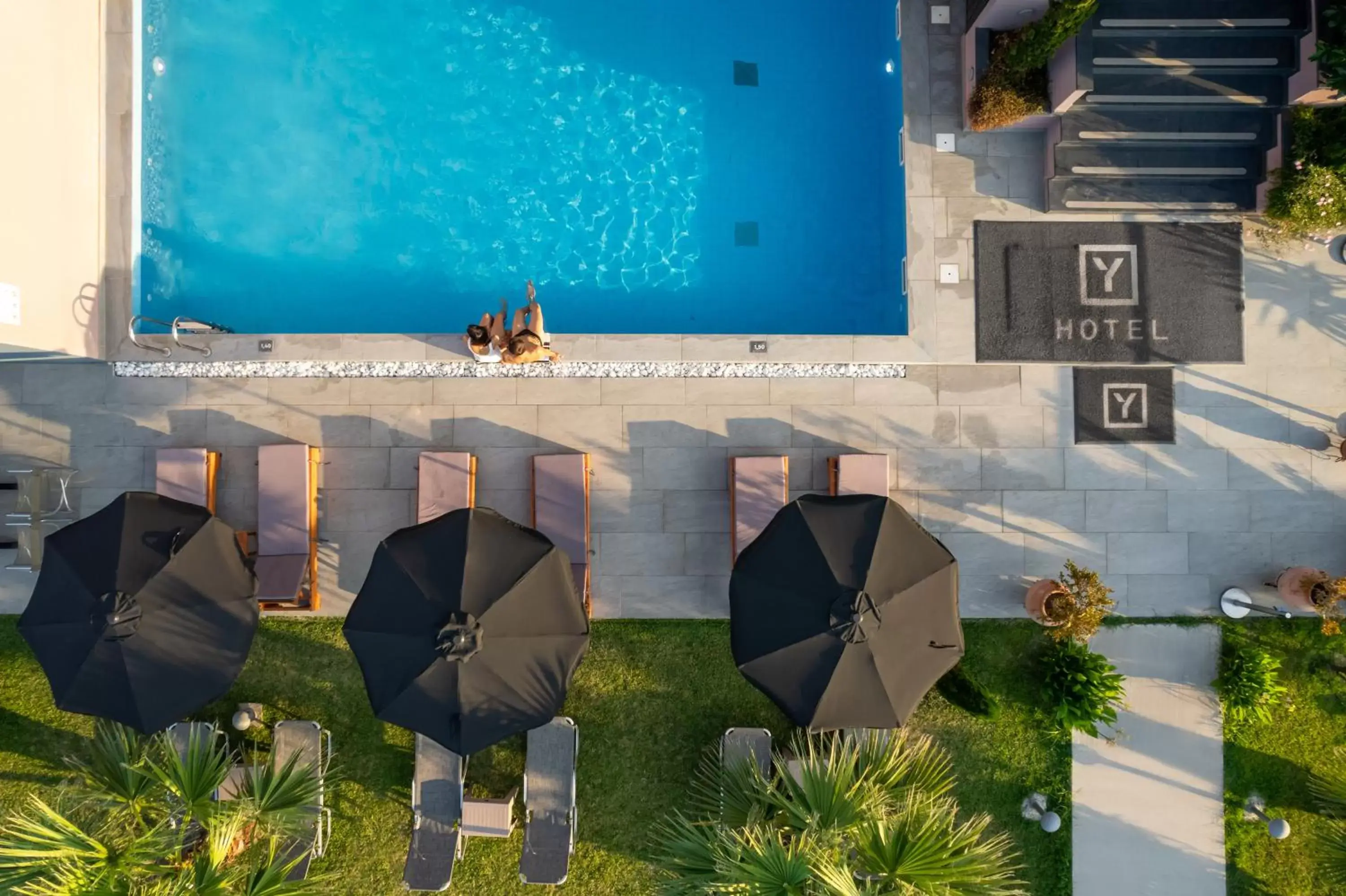 Swimming pool in Hotel Yakinthos