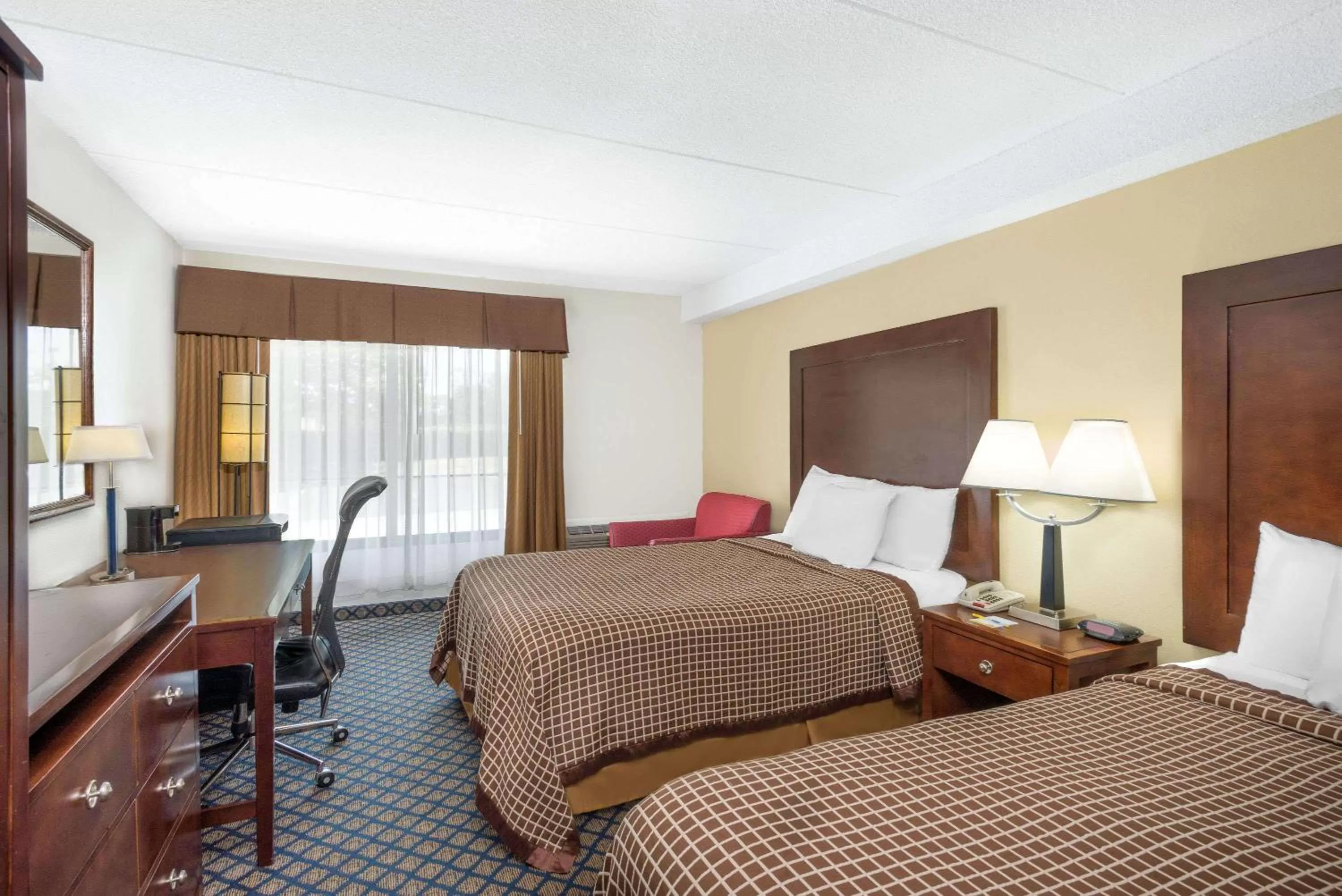 Photo of the whole room, Bed in Days Inn by Wyndham Geneva/Finger Lakes