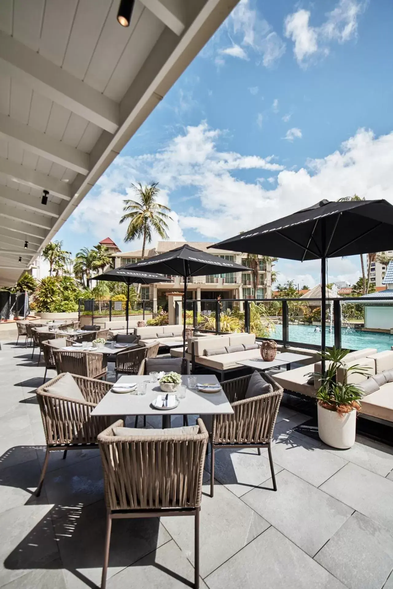 Patio, Restaurant/Places to Eat in Novotel Cairns Oasis Resort