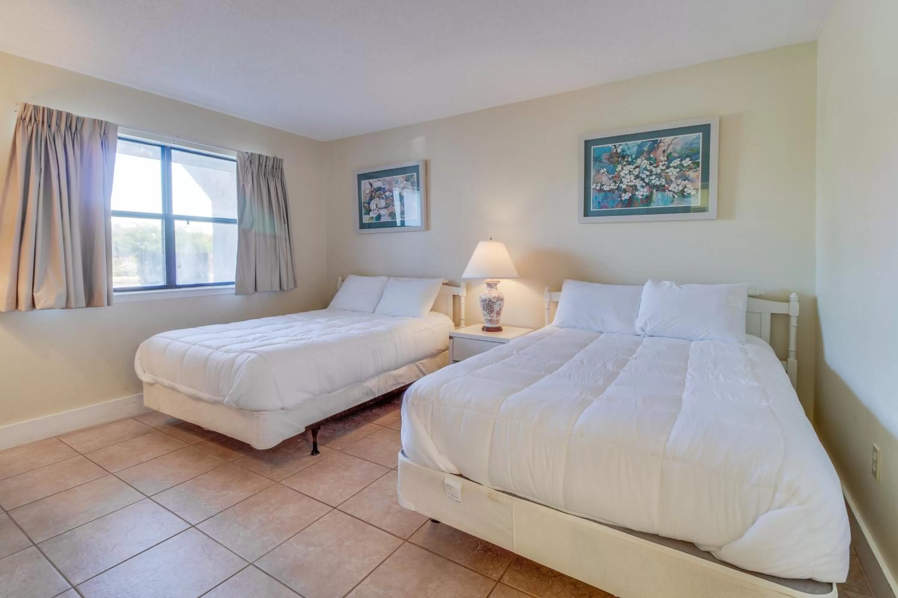 Bed in Edgewater Golf Villa #1206