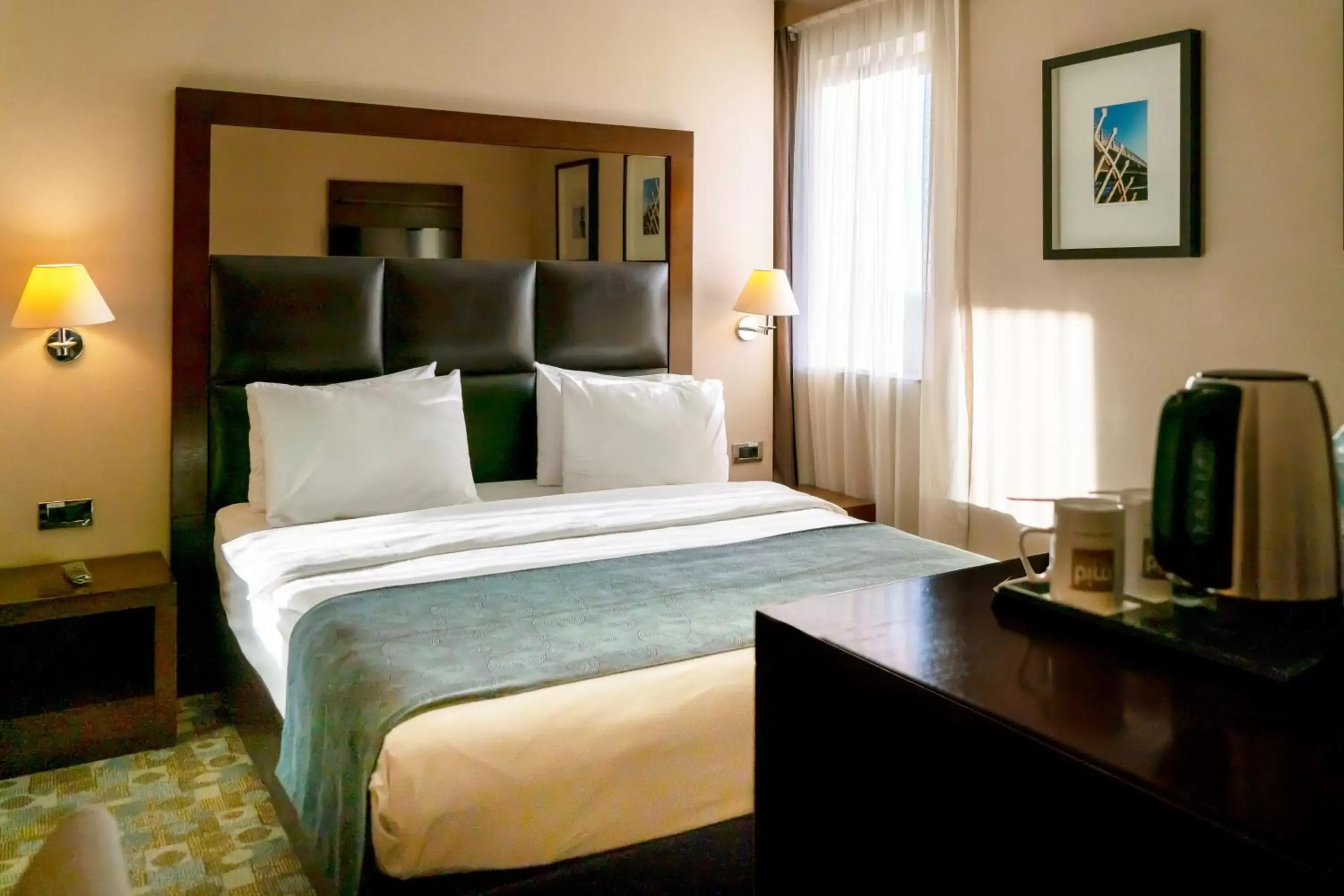 Bedroom, Bed in Midtown Hotel