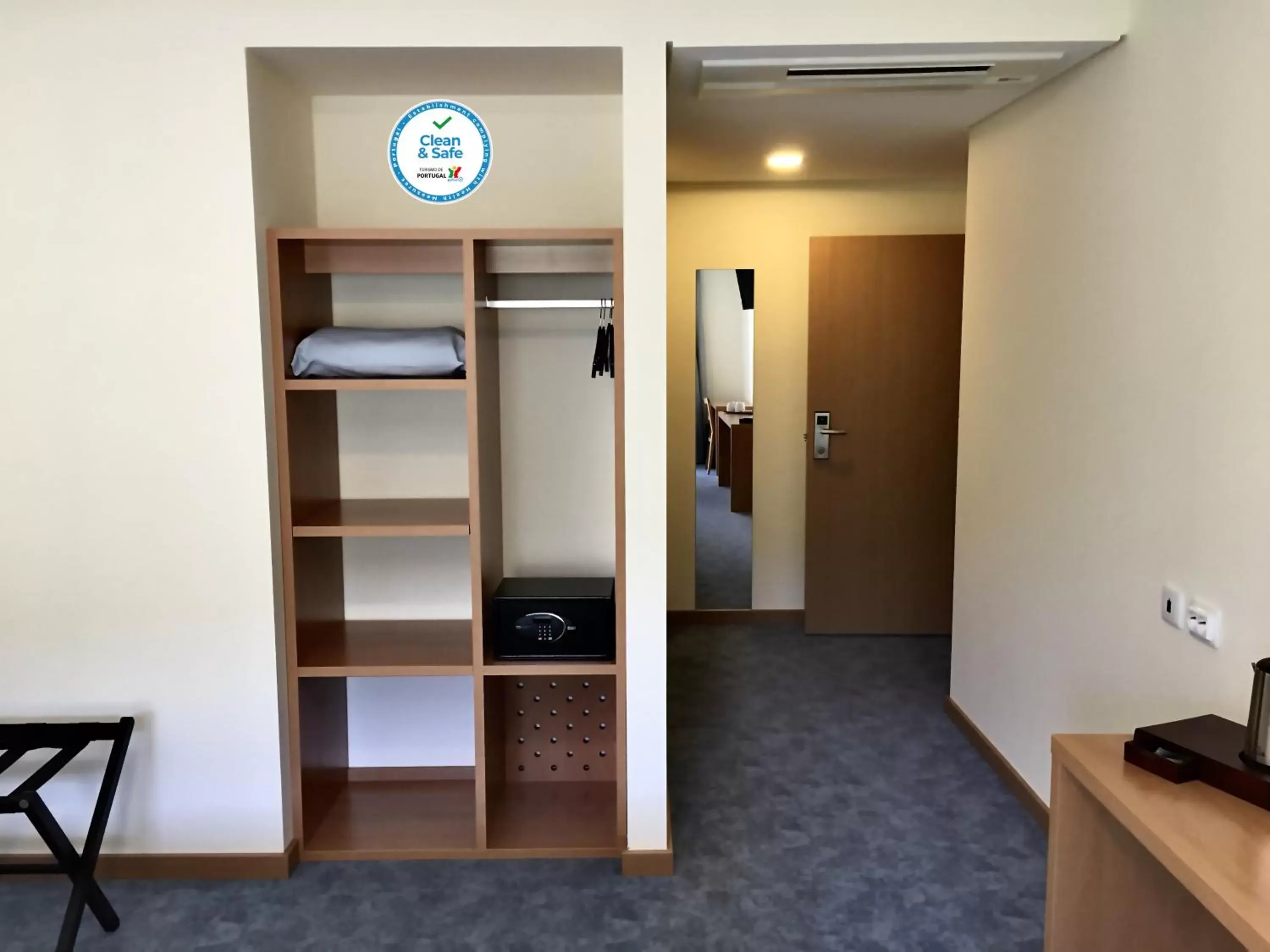 Large Room with city view - Disability Access in Hotel da Vila Large Room with city view - Disability Access in Hotel da Vila