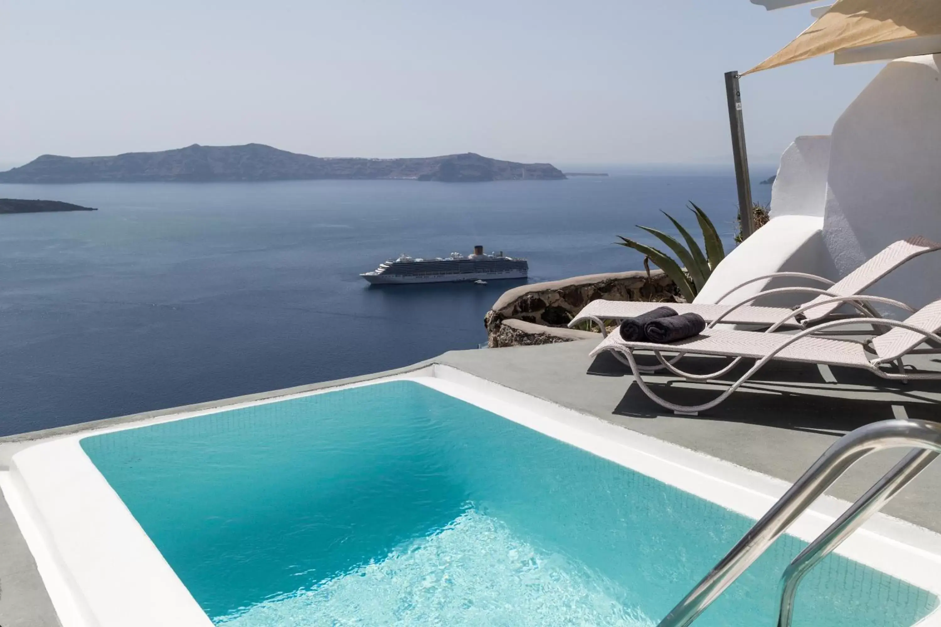 Swimming pool in Adamant Suites Swimming pool in Adamant Suites