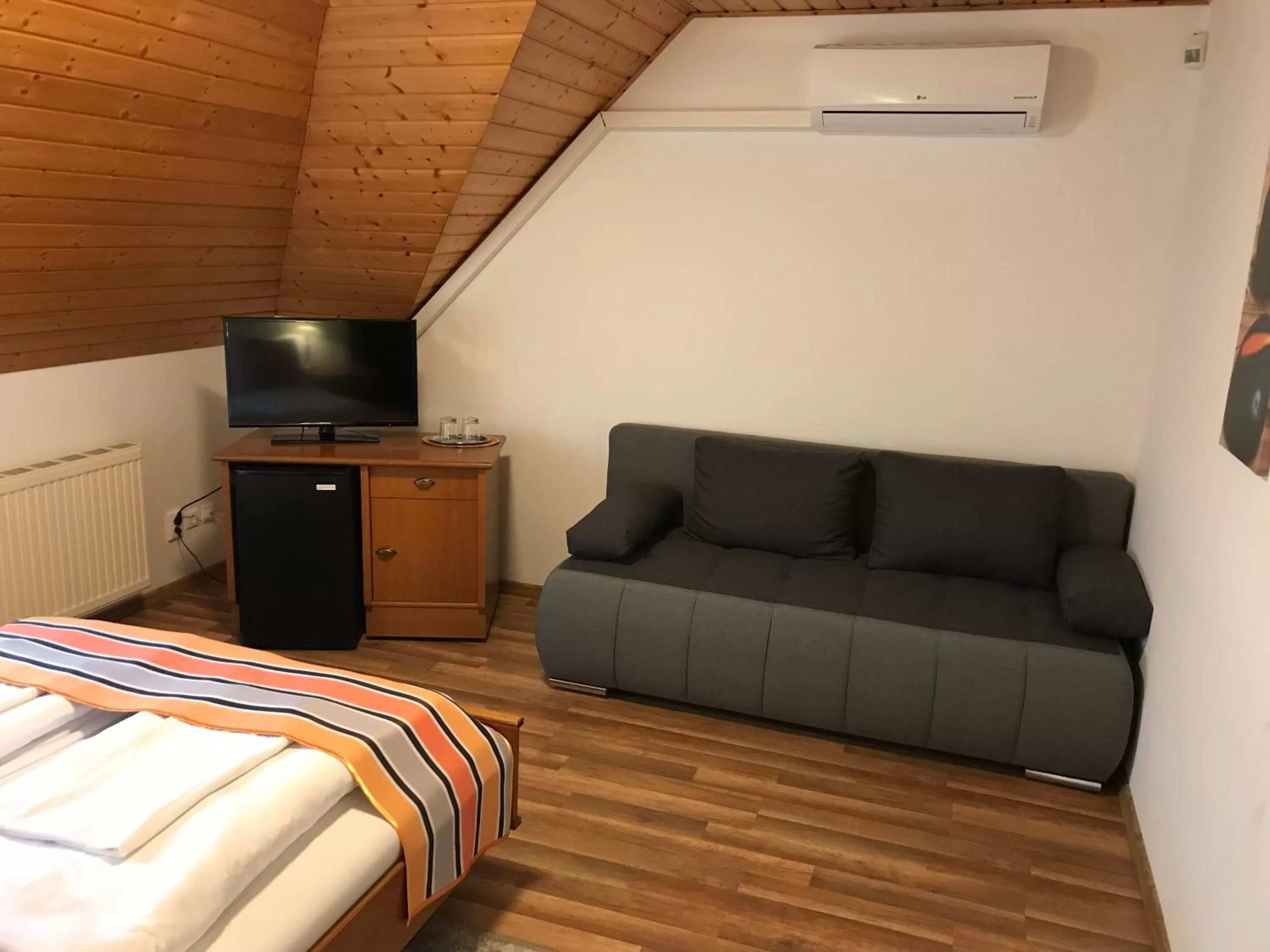 Photo of the whole room in Zöldtető Panzió