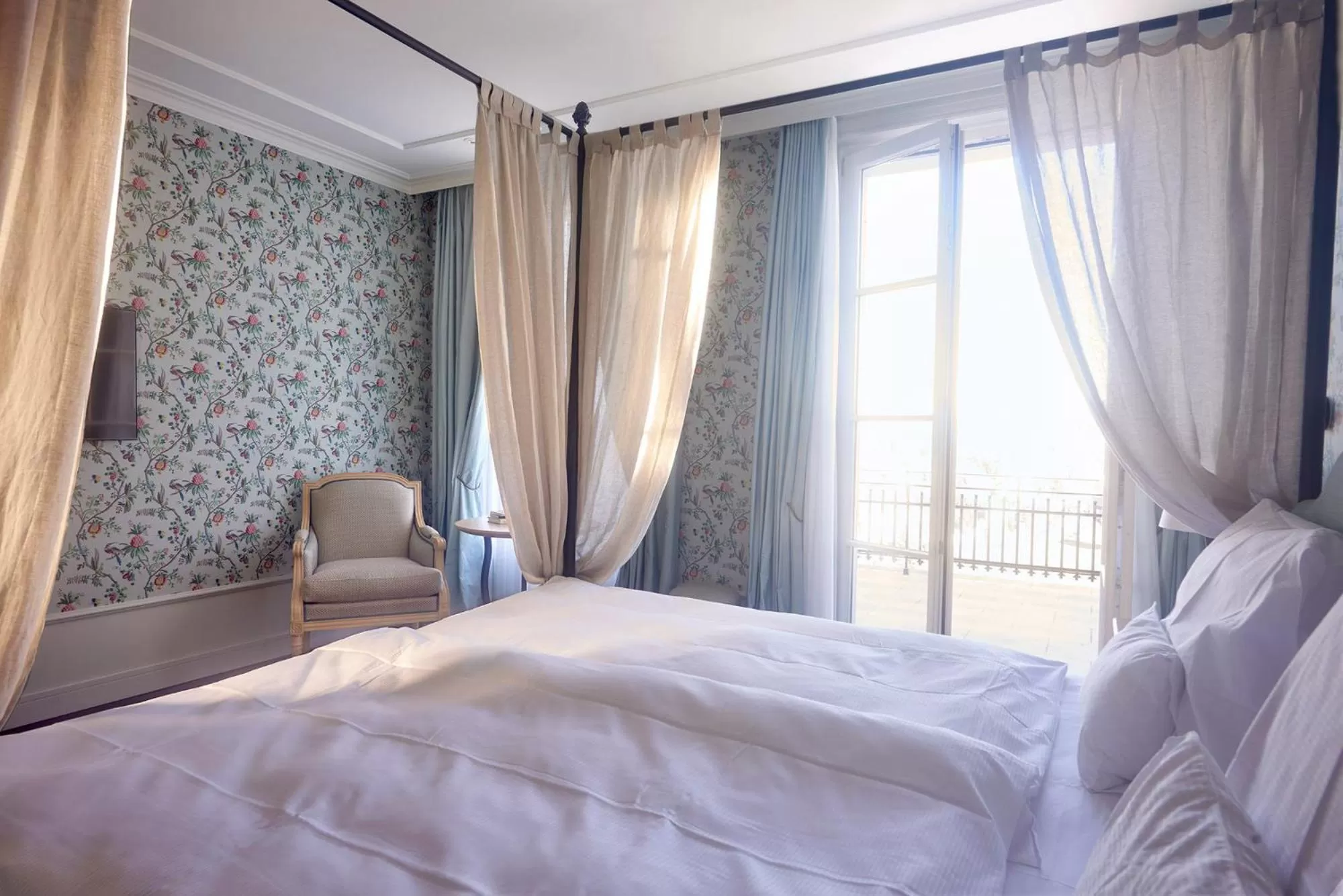 Bed in Château Gütsch