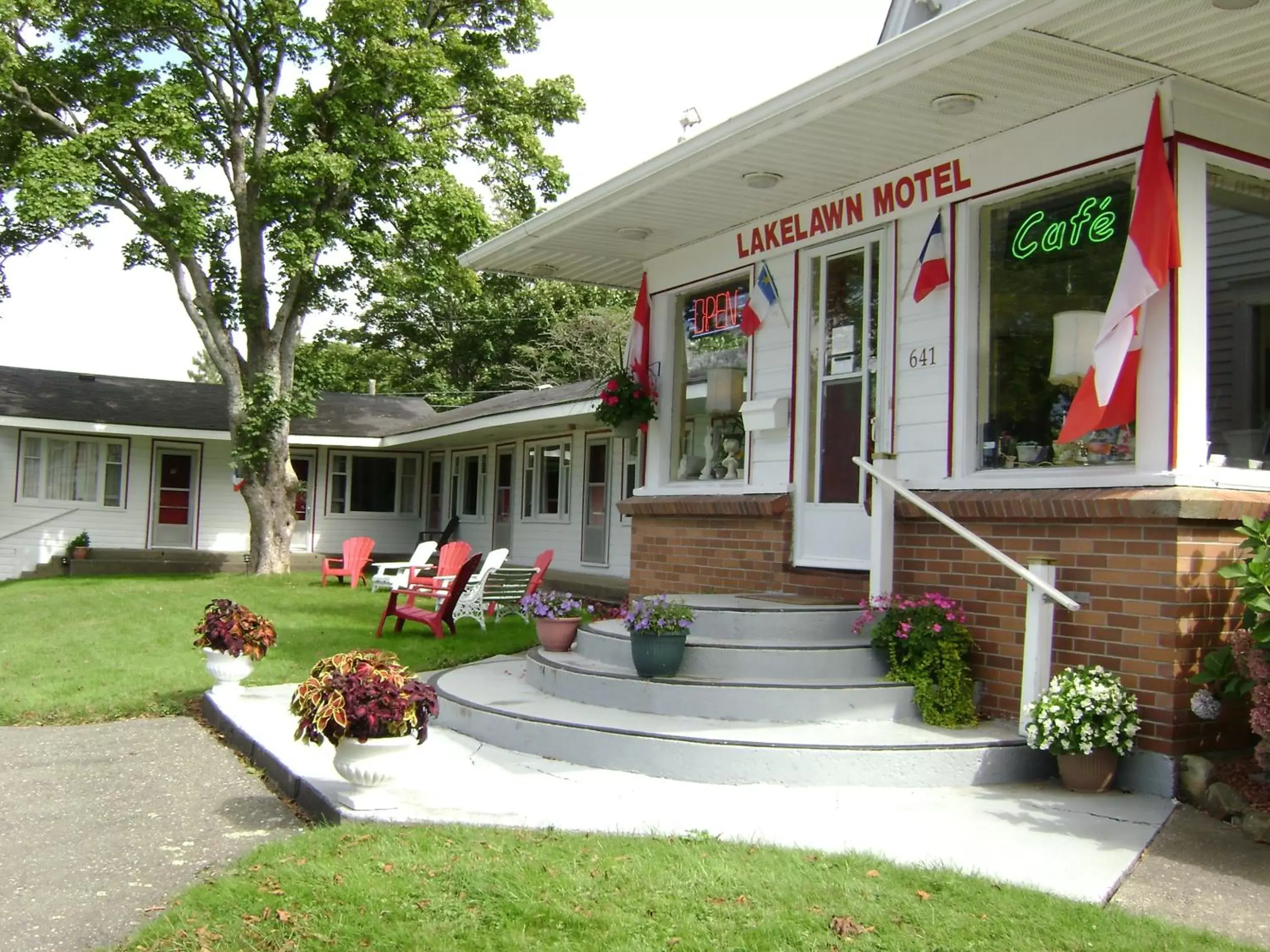 Facade/entrance, Property Building in Lakelawn B&B and Motel