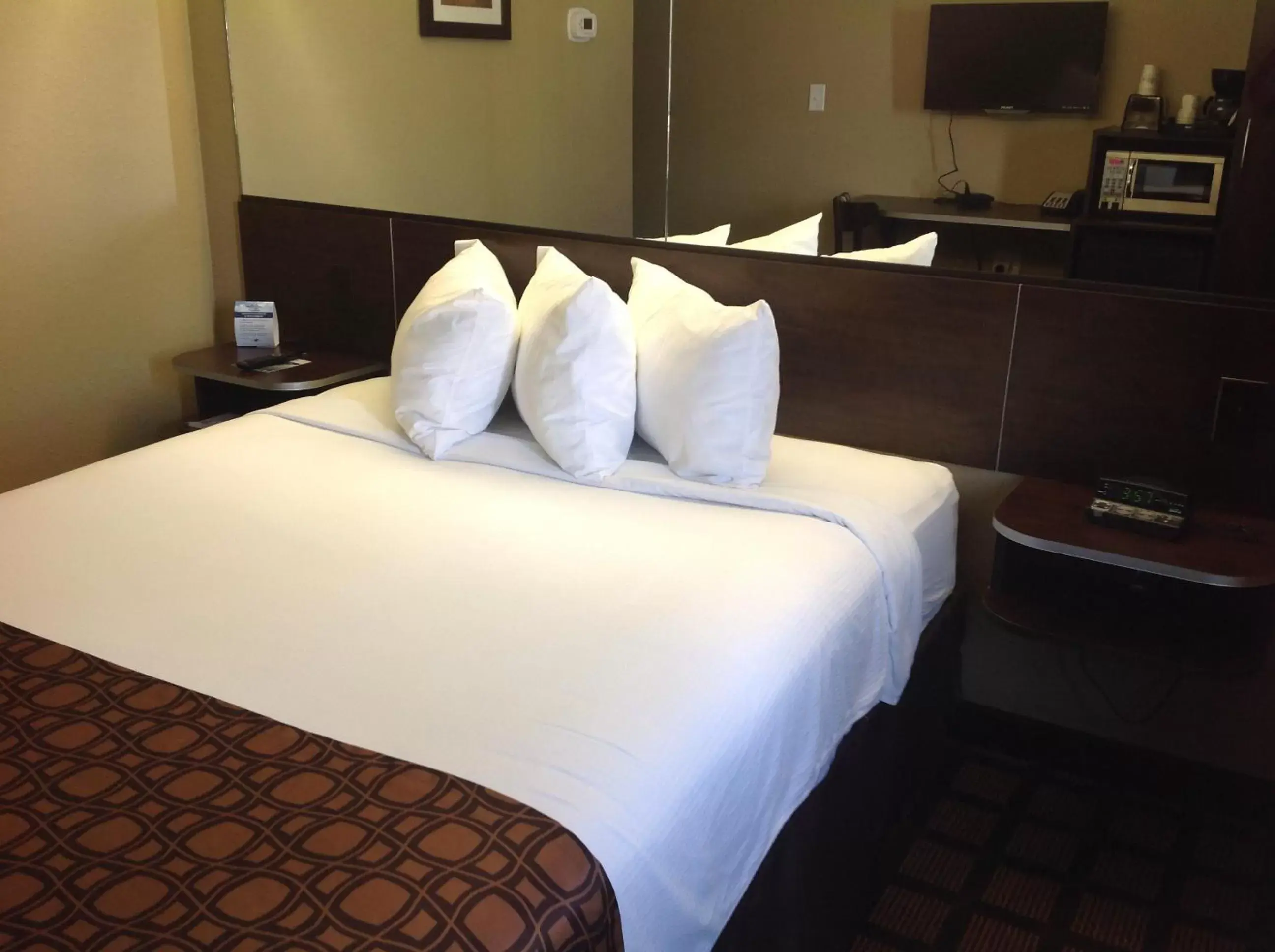 Bedroom, Bed in Microtel Inn & Suites Gonzales TX