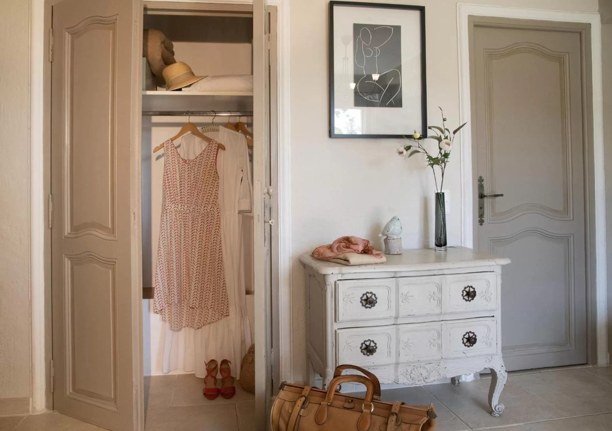 wardrobe in Hotel Les Messugues