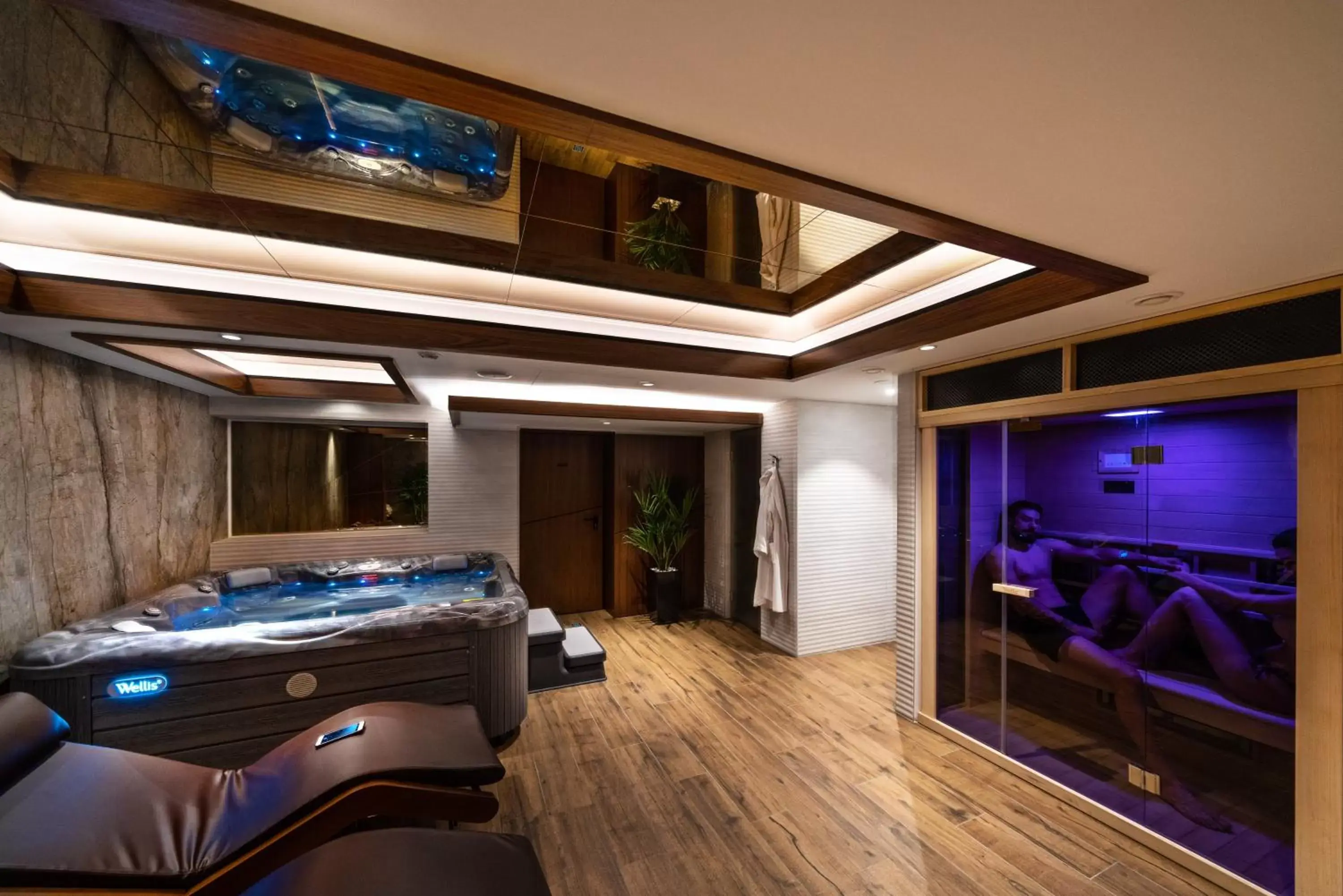 Spa and wellness centre/facilities, TV/Entertainment Center in Sky Hotel