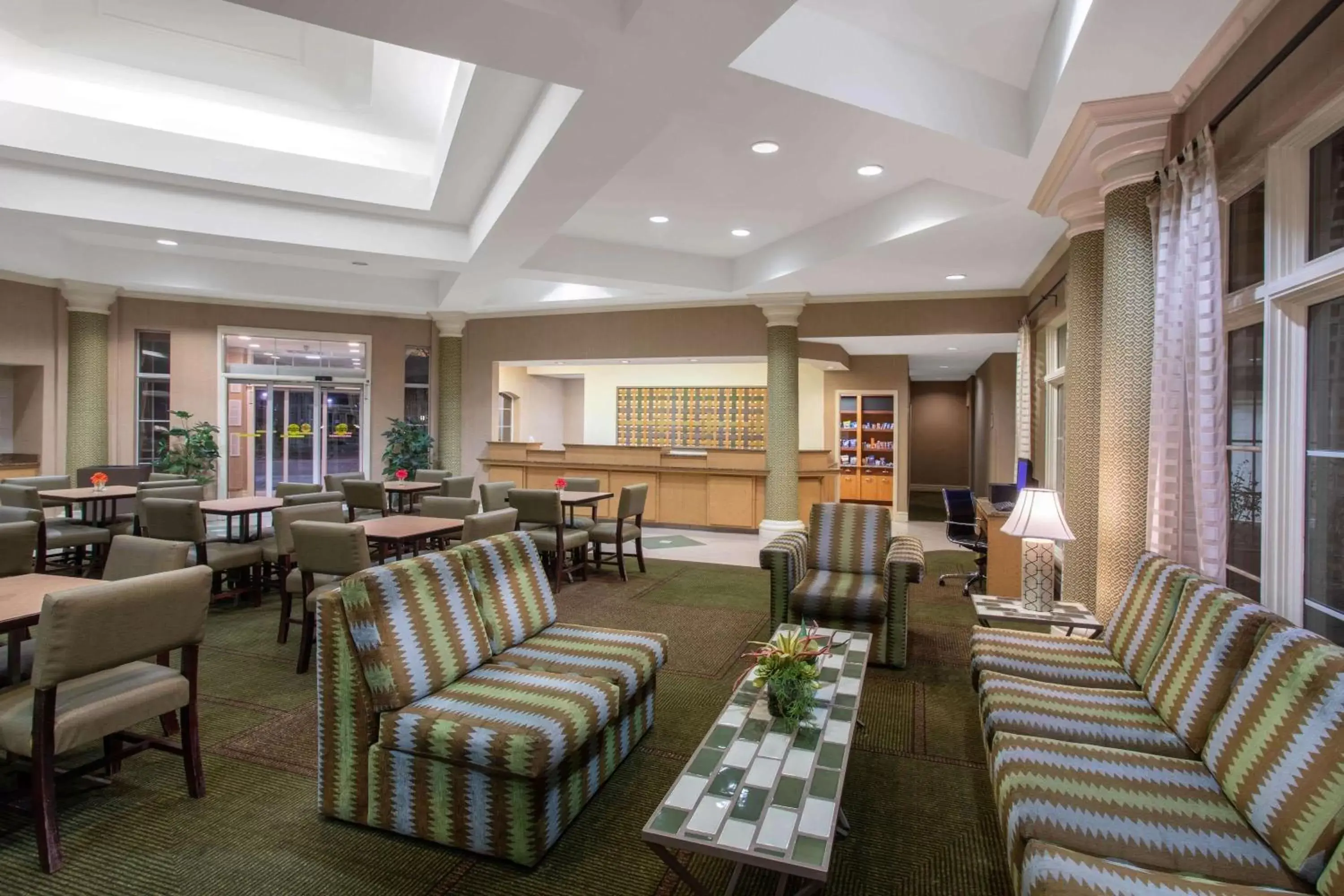 Lobby or reception in La Quinta by Wyndham Denver Southwest Lakewood