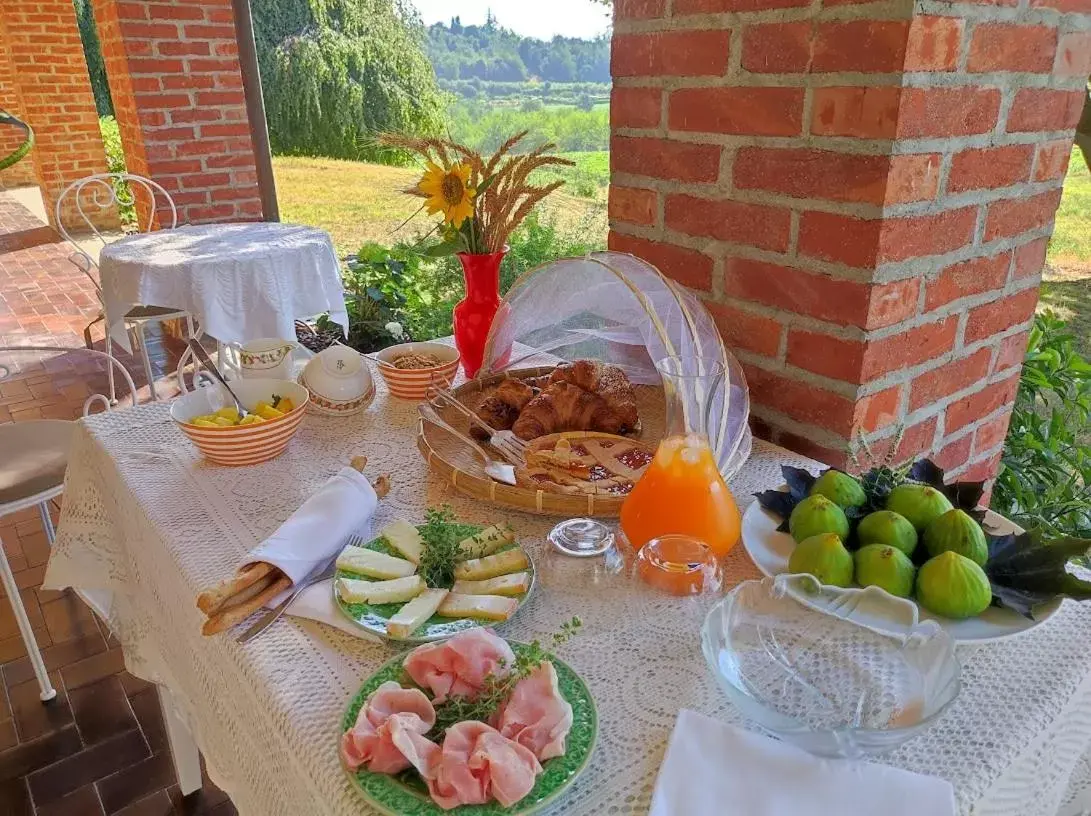 Breakfast in Villa Pieve