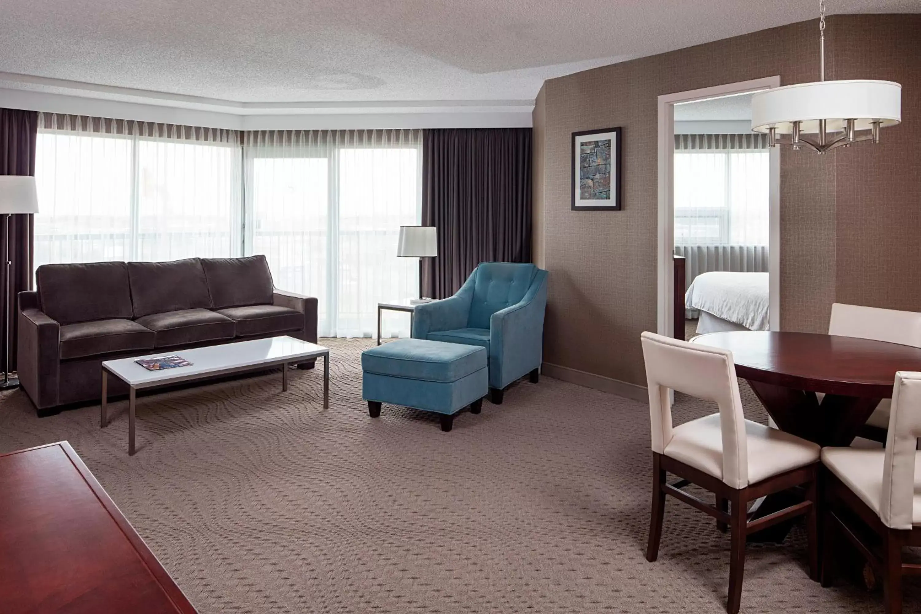 Living room, Seating Area in Sheraton Cavalier Calgary Hotel