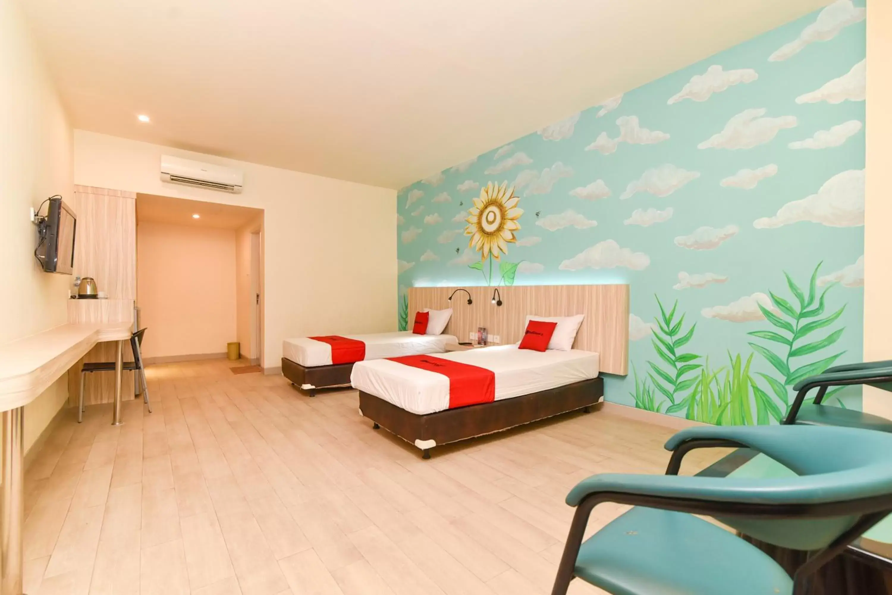 Bedroom, Bed in RedDoorz Plus At Hotel Pantai Timor