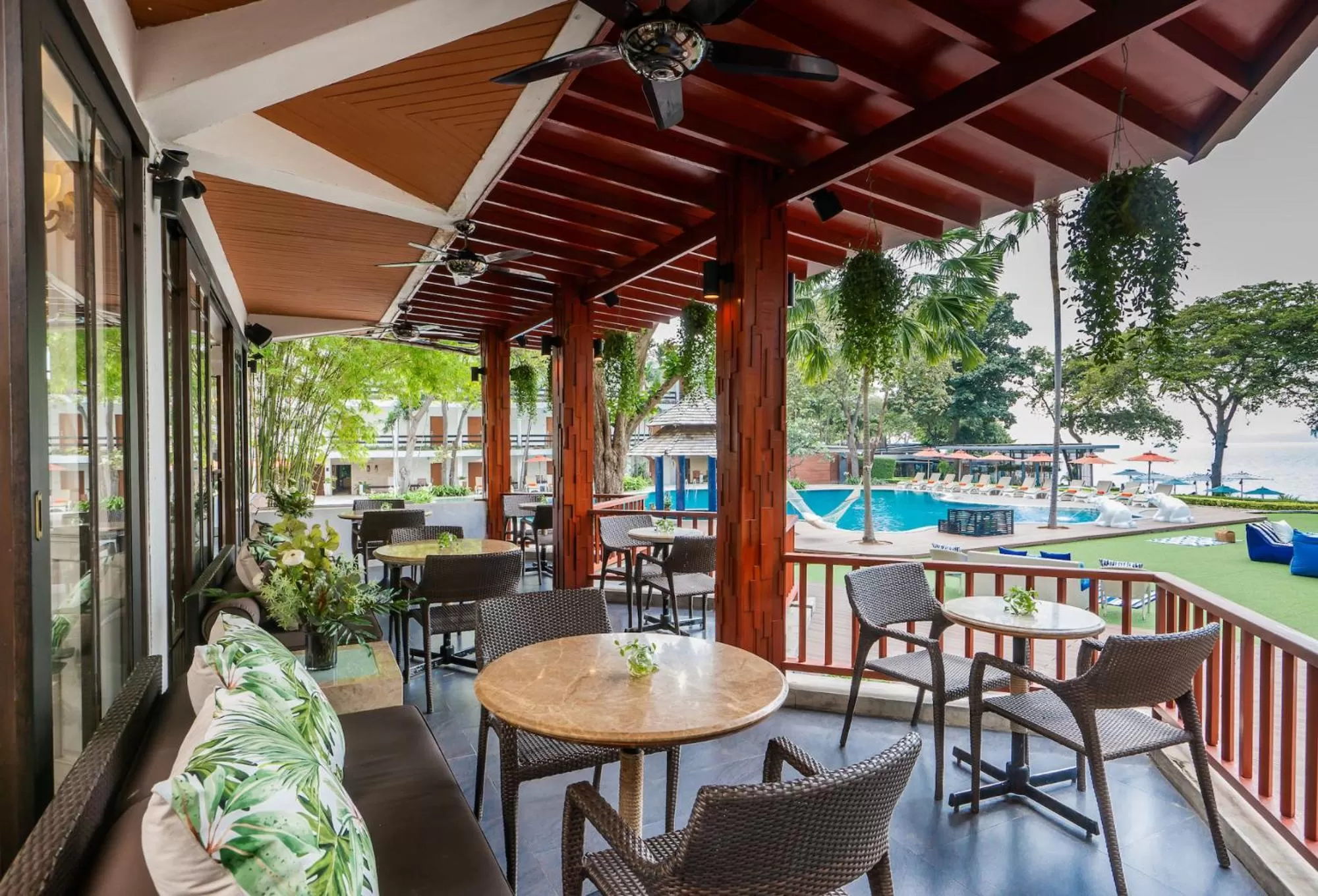 Restaurant/places to eat in Cosy Beach Hotel - SHA Extra Plus