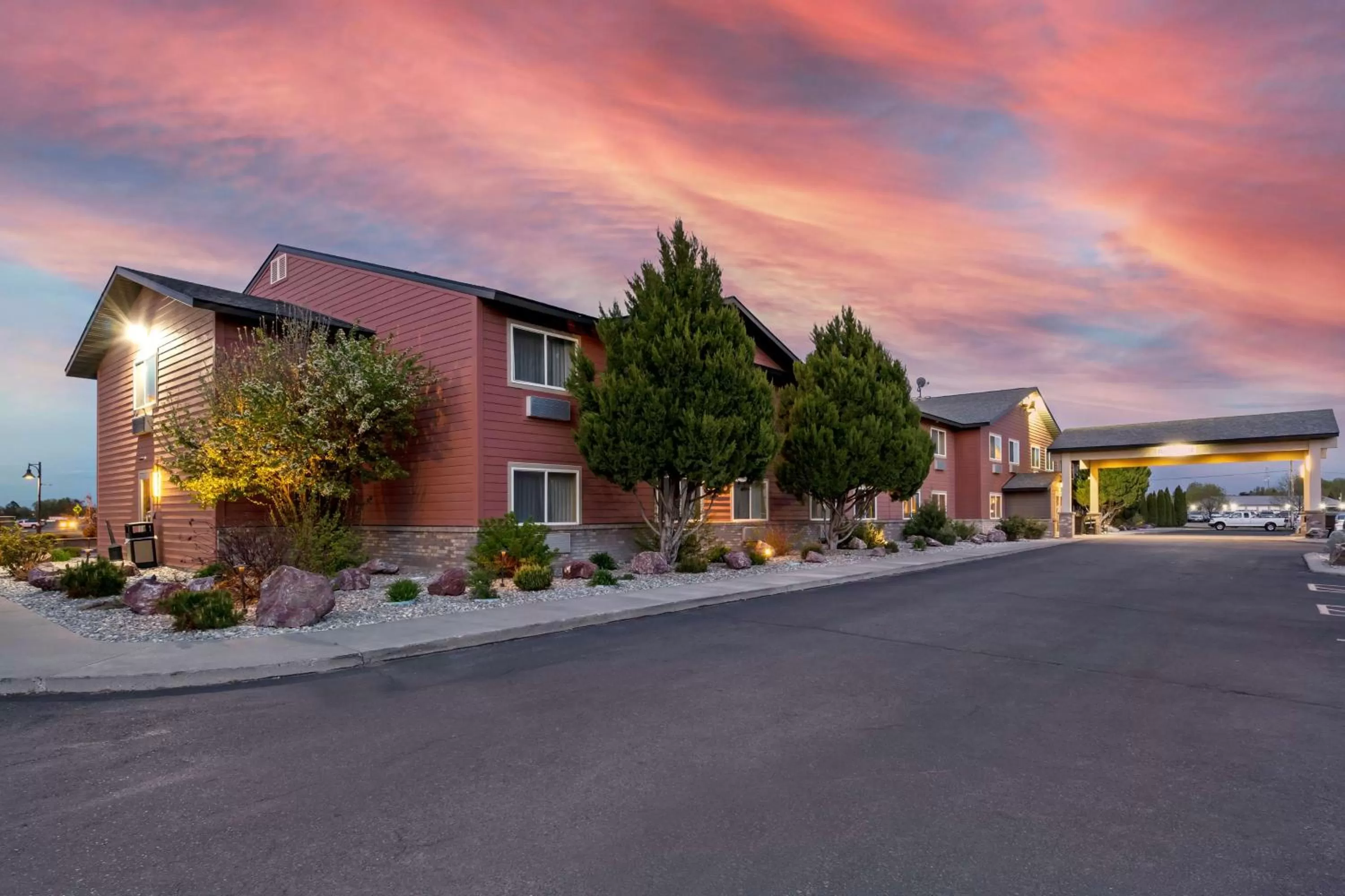 Property building in Best Western Blackfoot Inn