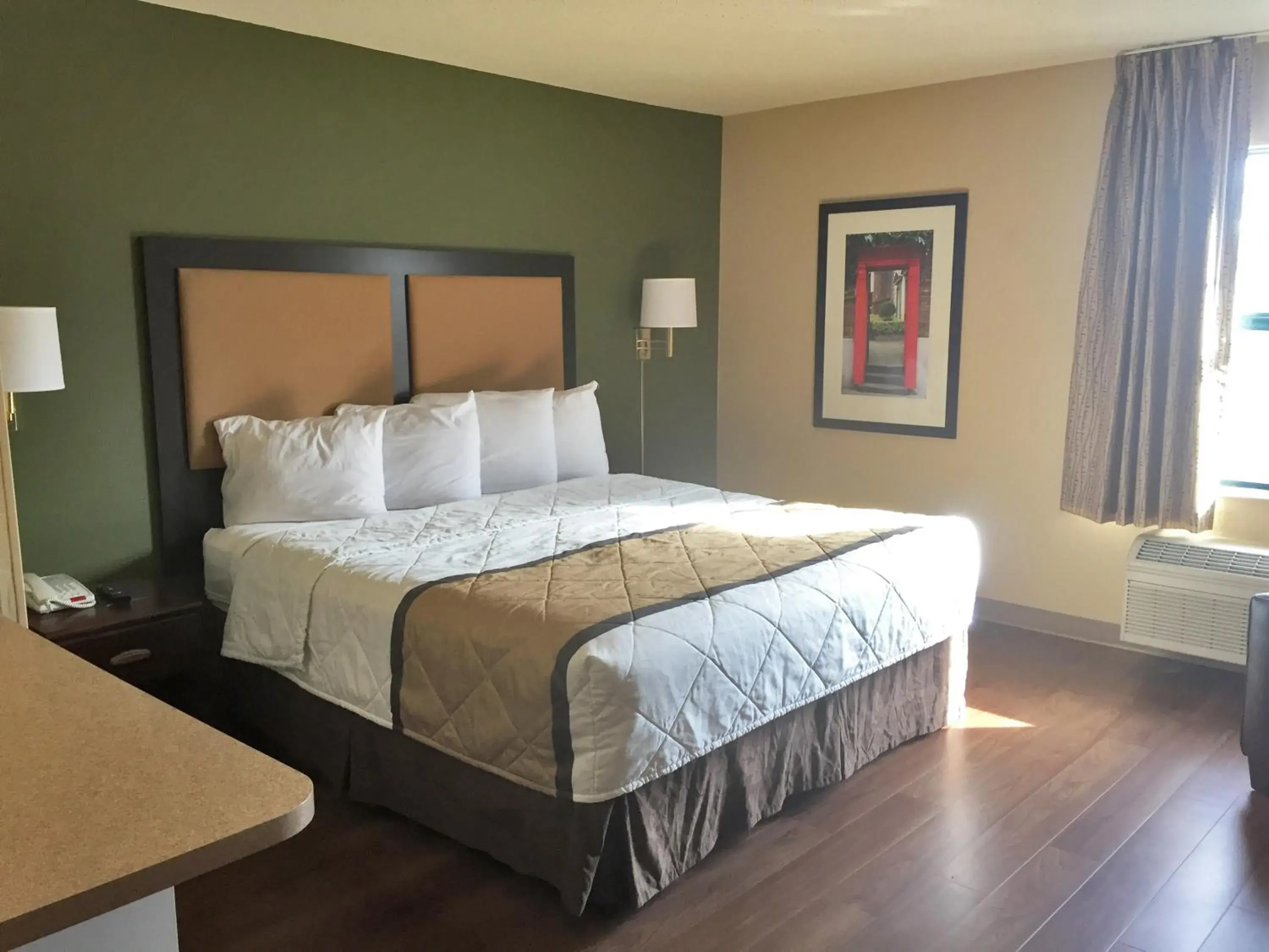 Bed in Extended Stay America Suites - Chicago - Gurnee