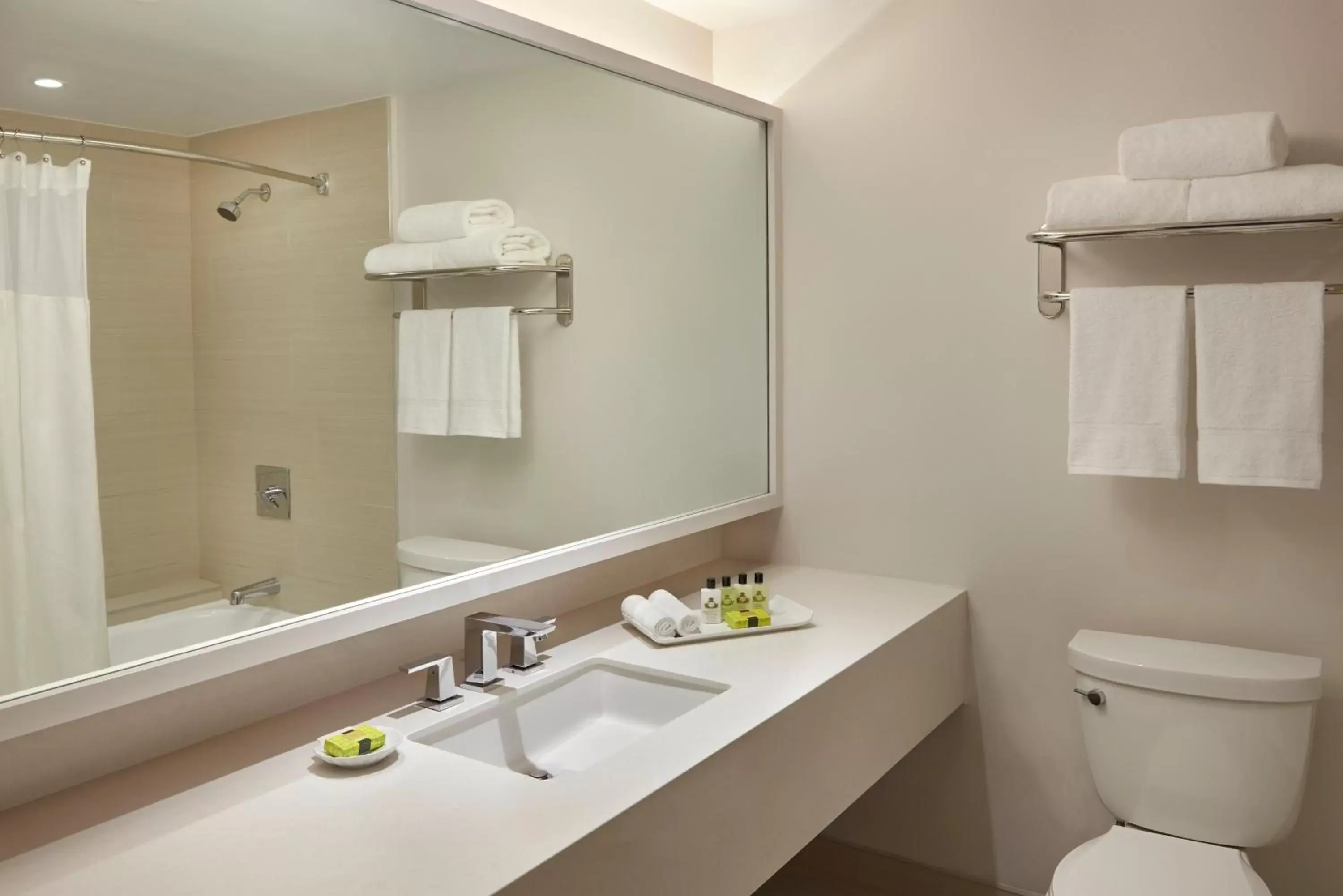 Photo of the whole room, Bathroom in InterContinental Toronto Centre, an IHG Hotel