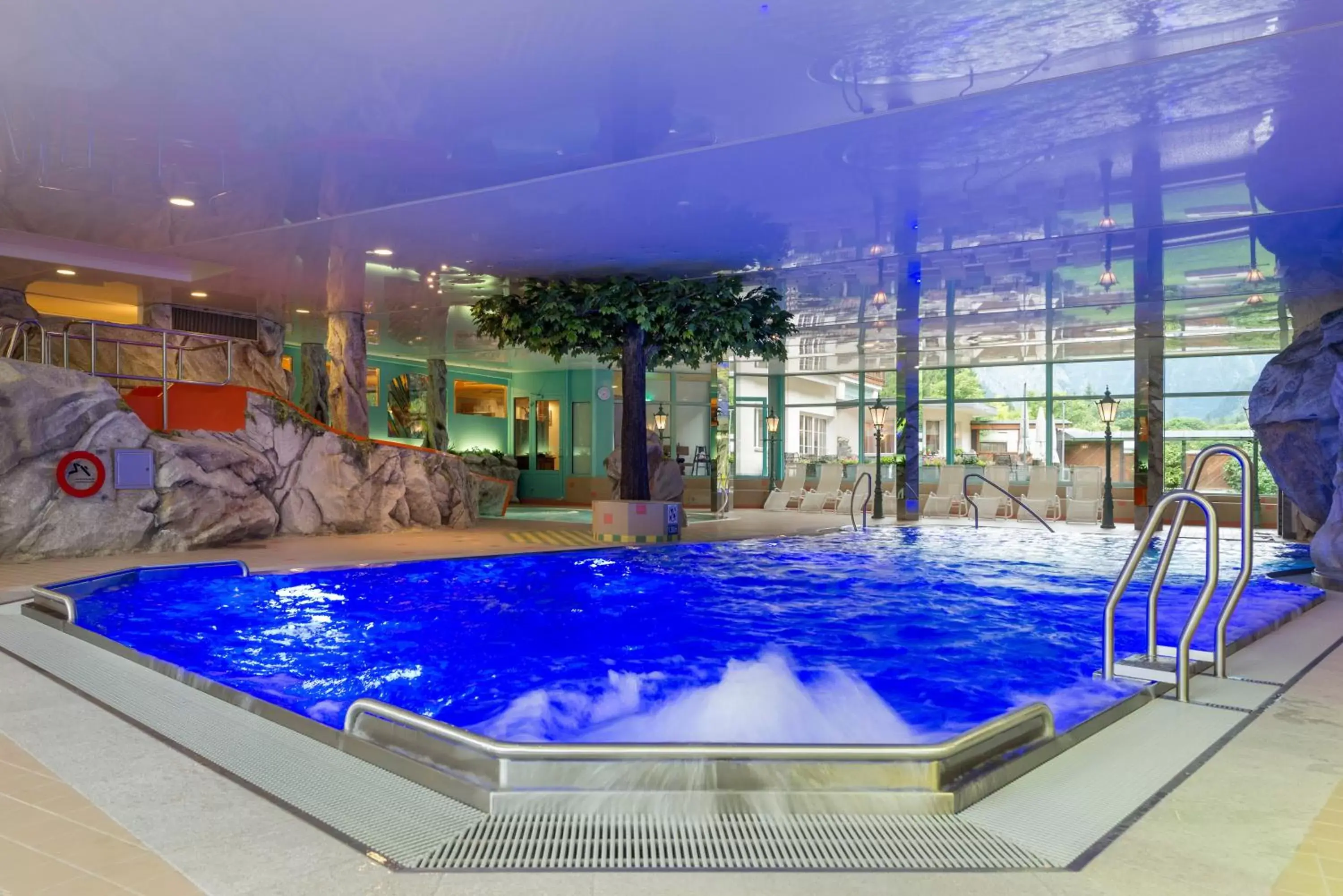 Swimming Pool in Sport- und Wellnesshotel Eienwäldli