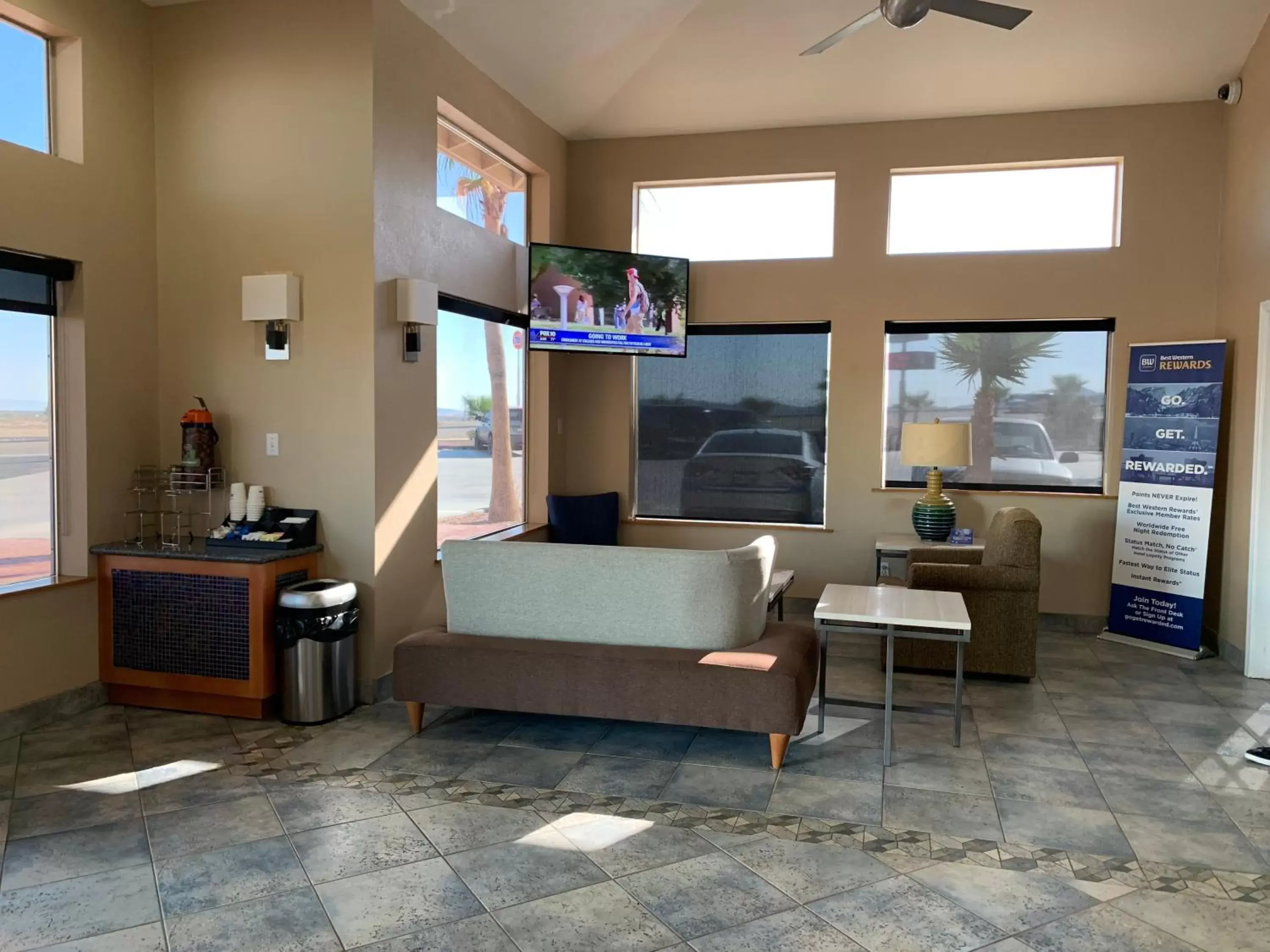 Lobby or reception in Best Western Desert Oasis Lobby or reception in Best Western Desert Oasis