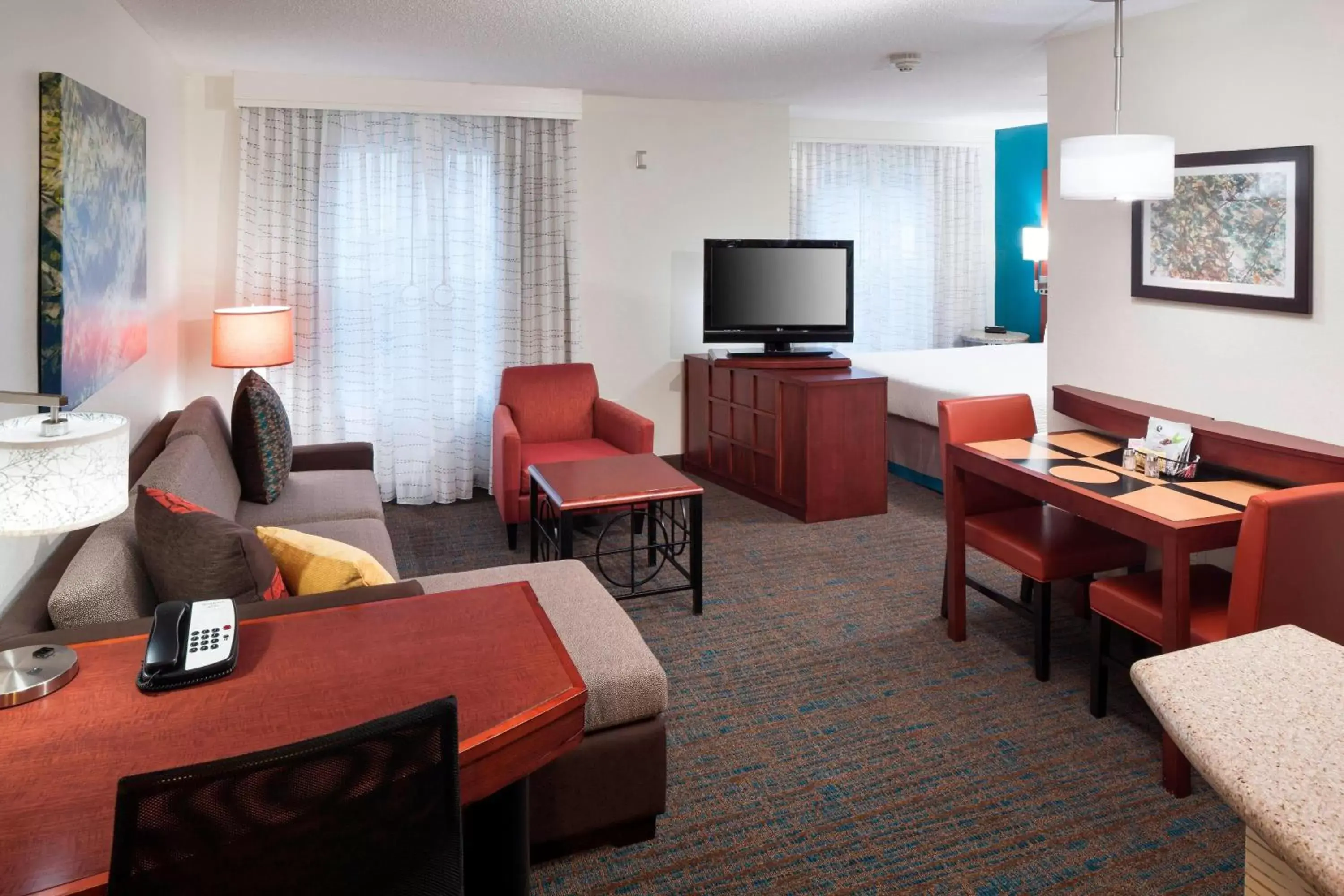 Photo of the whole room, Seating Area in Residence Inn Dothan