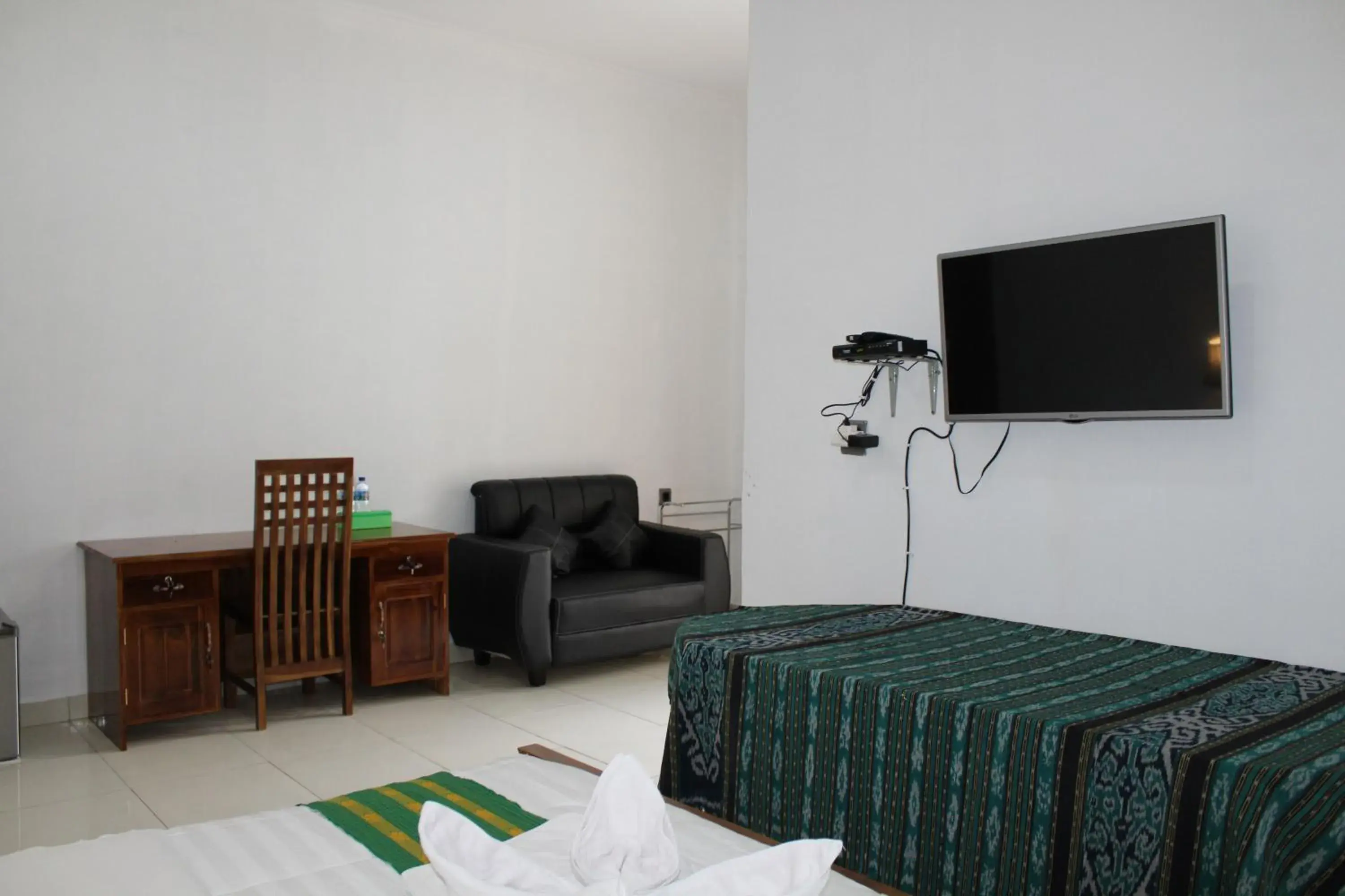 TV and multimedia, TV/Entertainment Center in Green Prundi Hotel