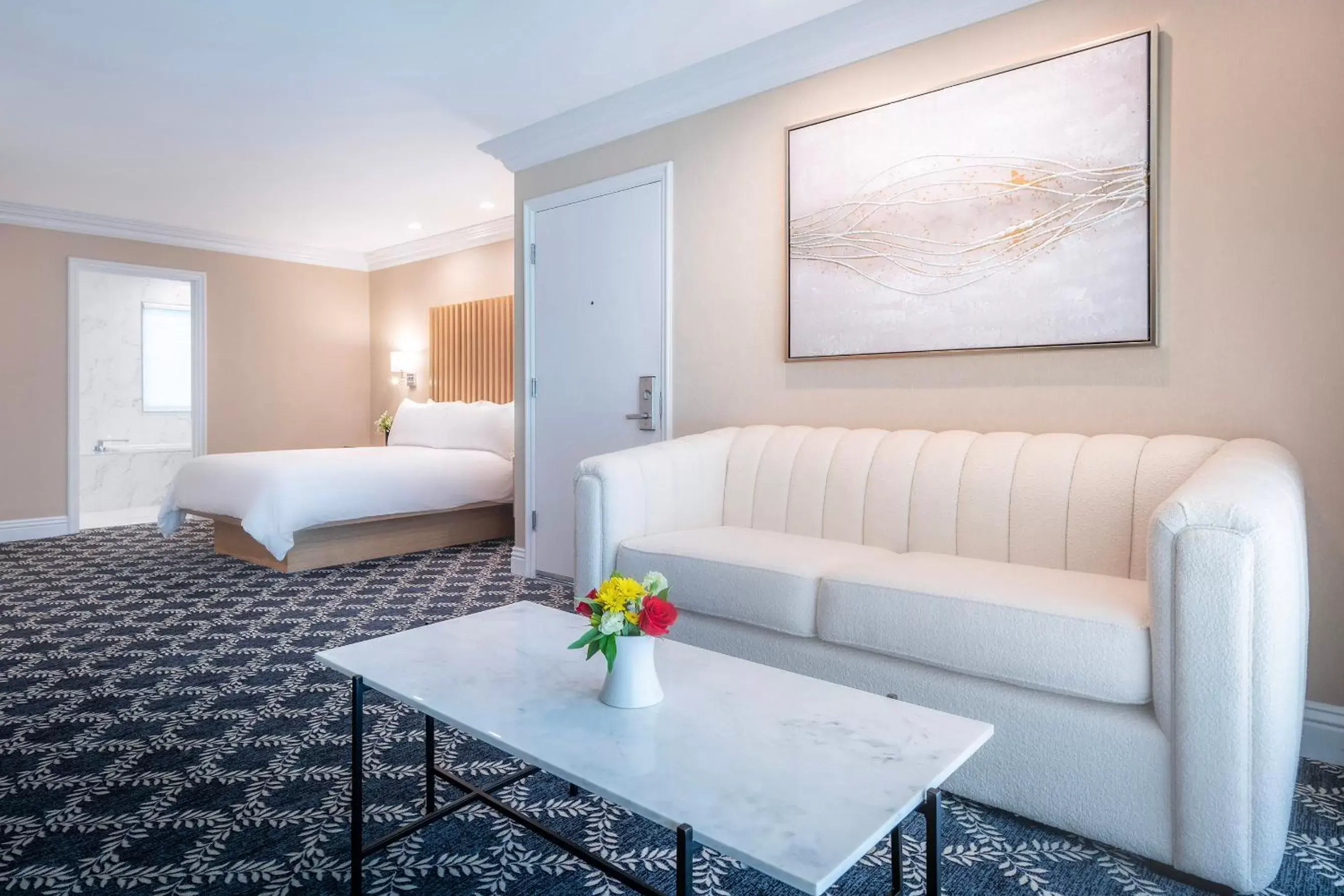 Queen Junior Suite in Beverly Hills Plaza Hotel & Spa Queen Junior Suite in Beverly Hills Plaza Hotel & Spa