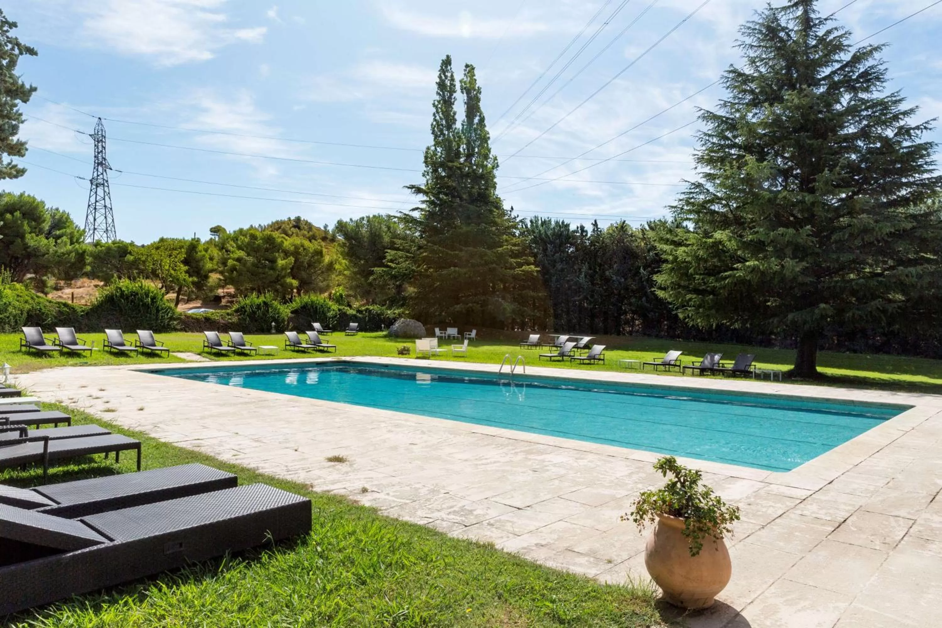 Pool view in Best Western Domaine de Roquerousse