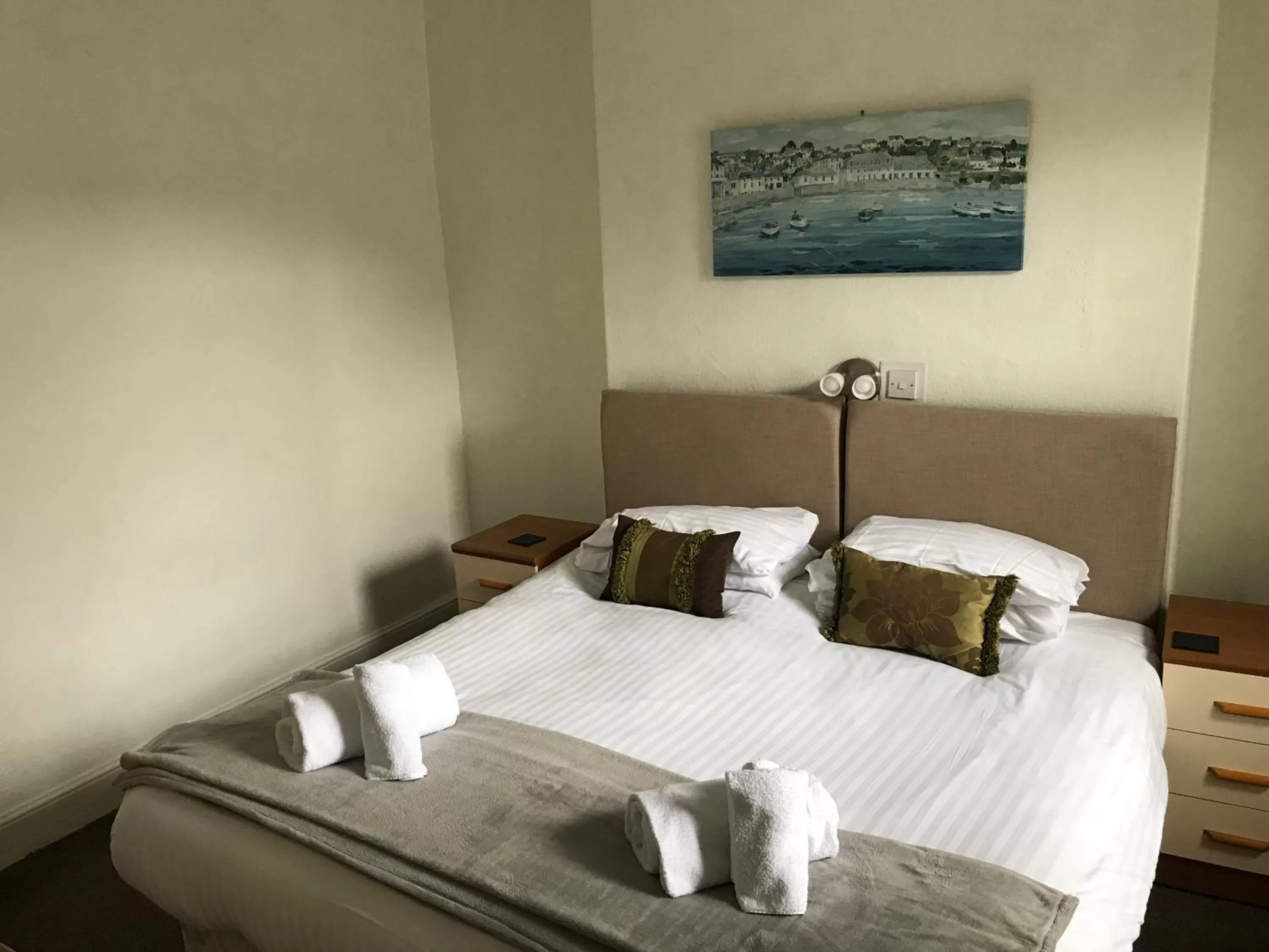 Photo of the whole room, Bed in The Oasis Hotel