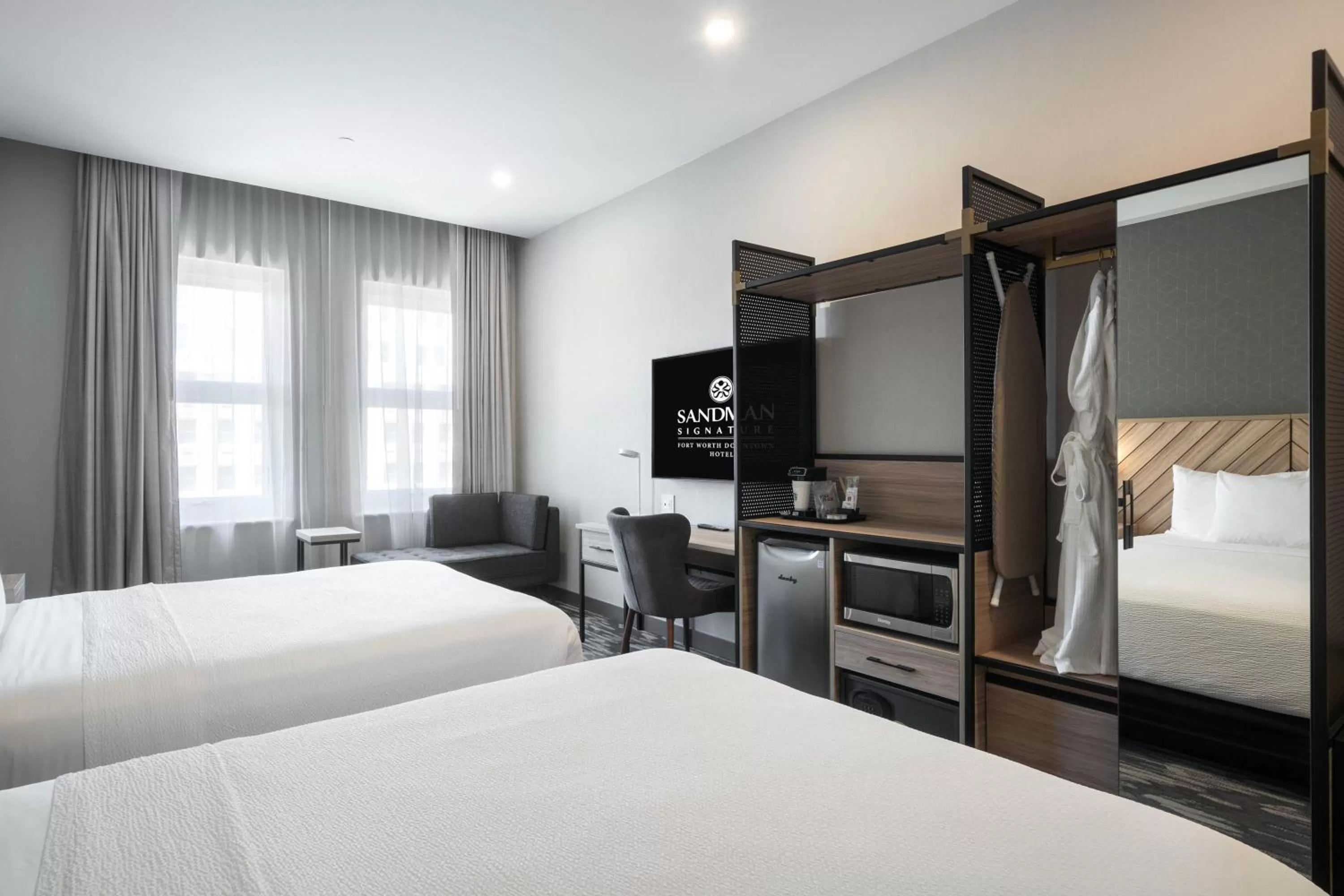 Bedroom, Bed in Sandman Signature Fort Worth Downtown Hotel