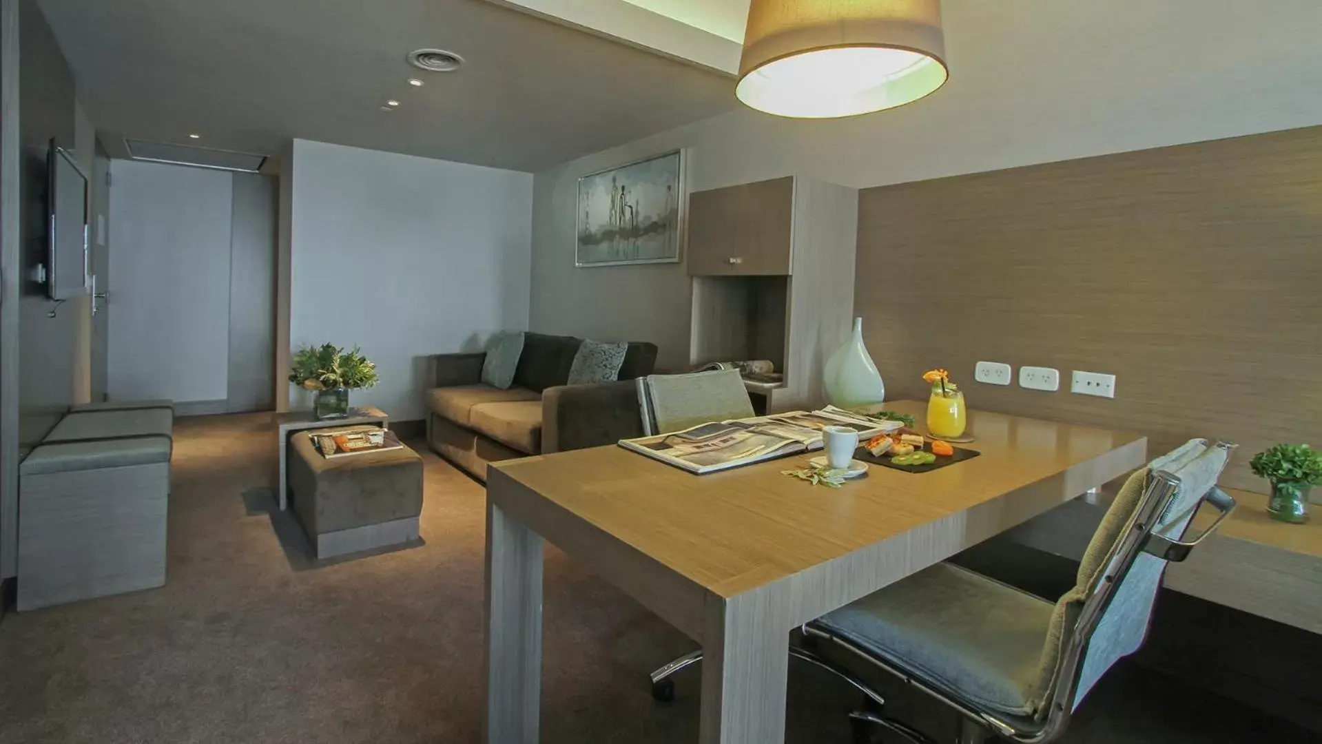 TV and multimedia, Dining Area in Recoleta Grand