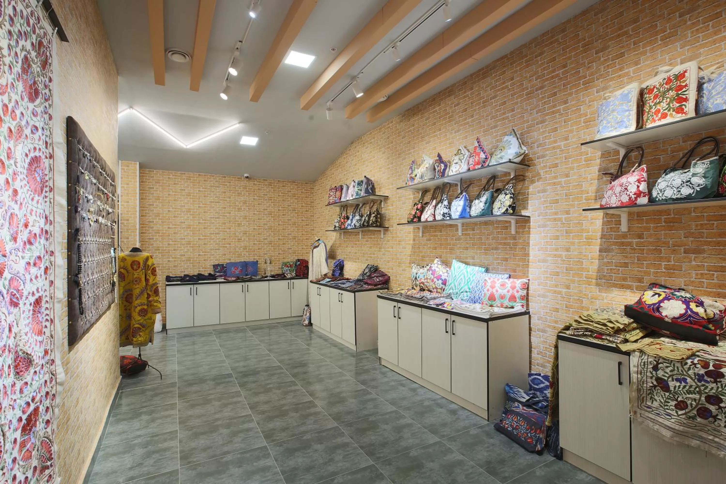 On-site shops, Kitchen/Kitchenette in Sahid Zarafshon