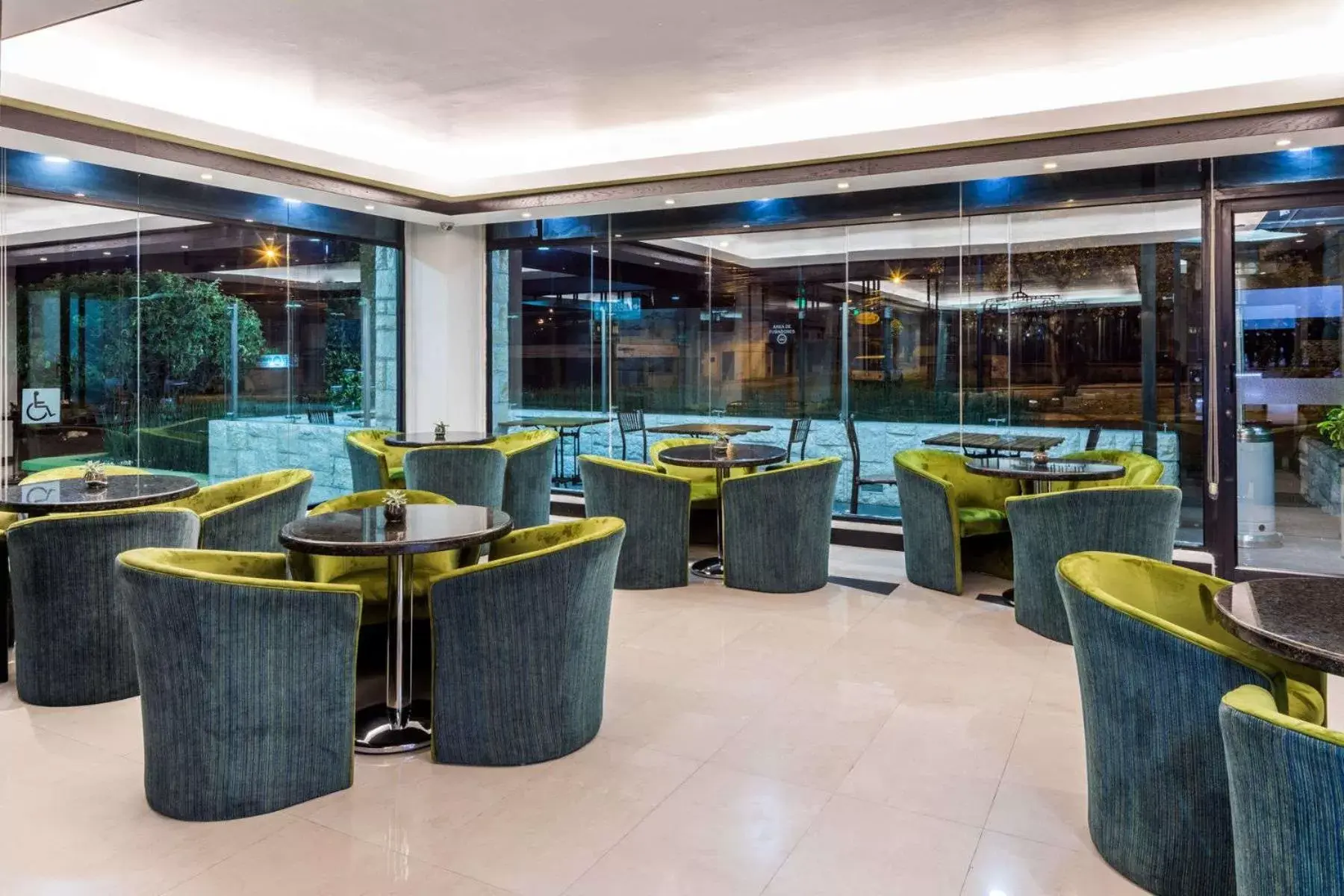 Lobby or reception, Lounge/Bar in Wyndham Garden Quito