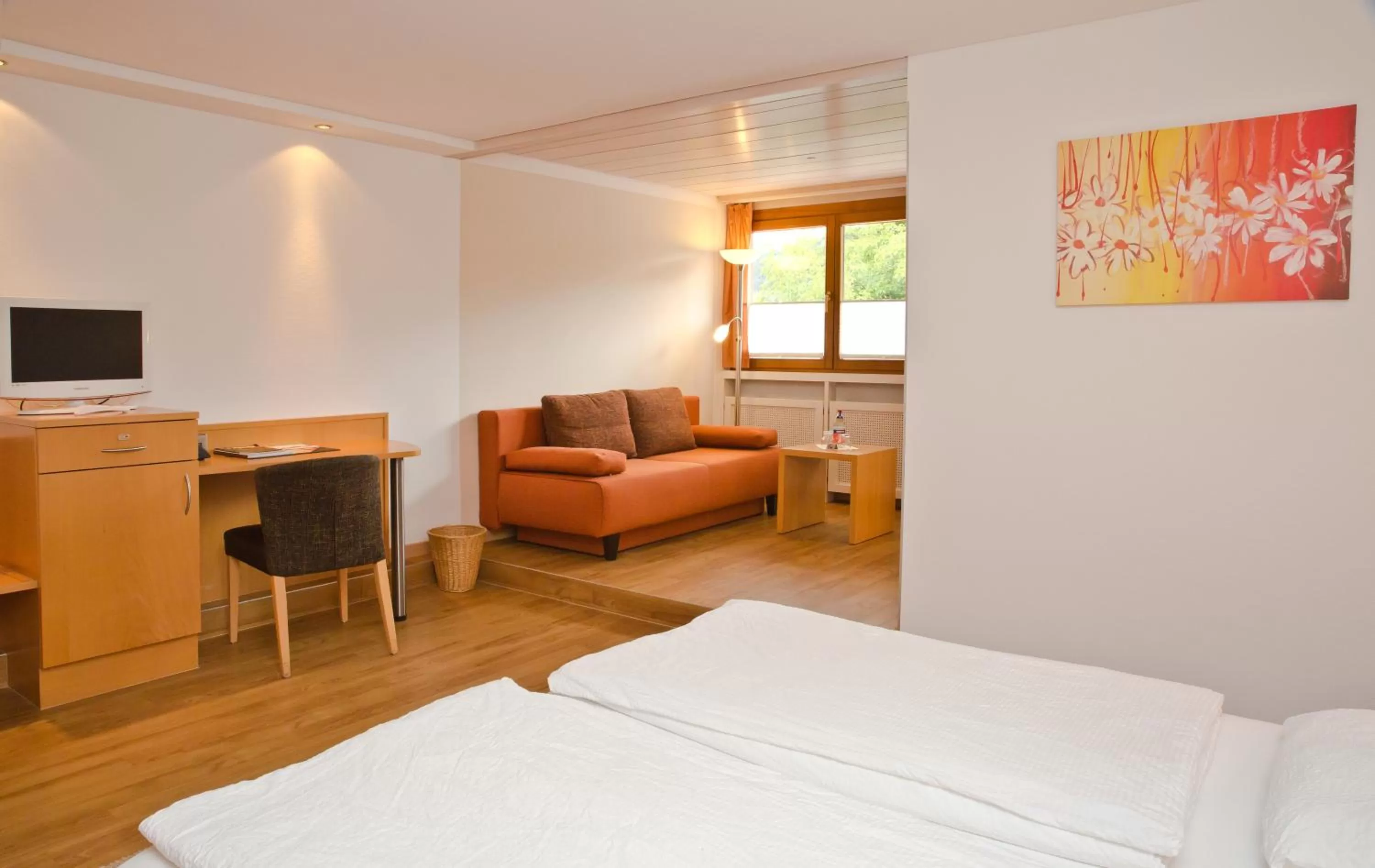 Living room, Bed in Gartenhotel Feldeck