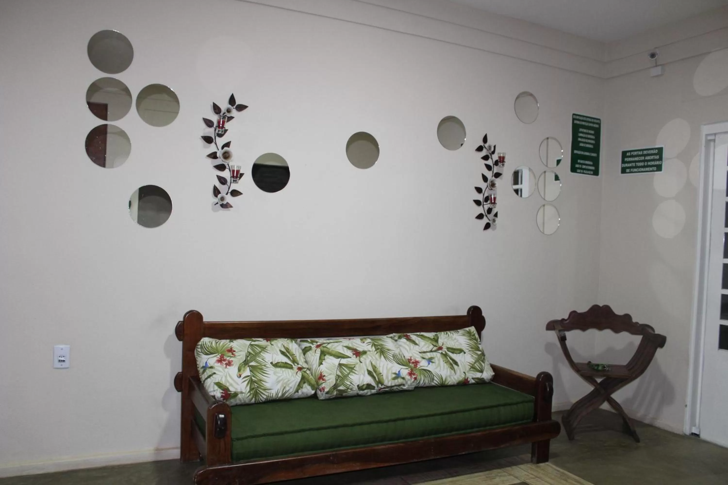 Communal lounge/ TV room, Bed in Pousada Morro dos Ventos