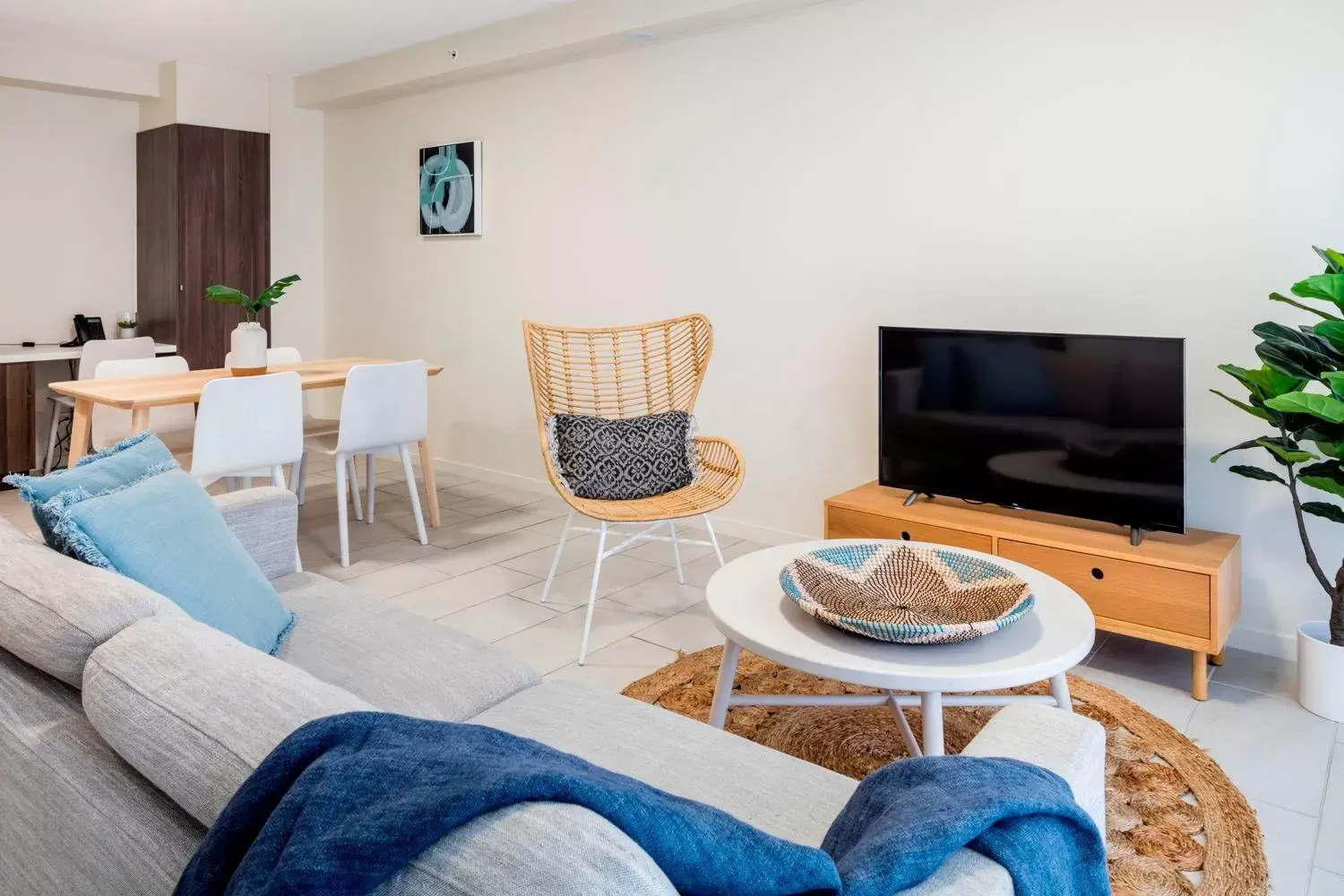 TV and multimedia, Lounge/Bar in First Light Mooloolaba, Ascend Hotel Collection