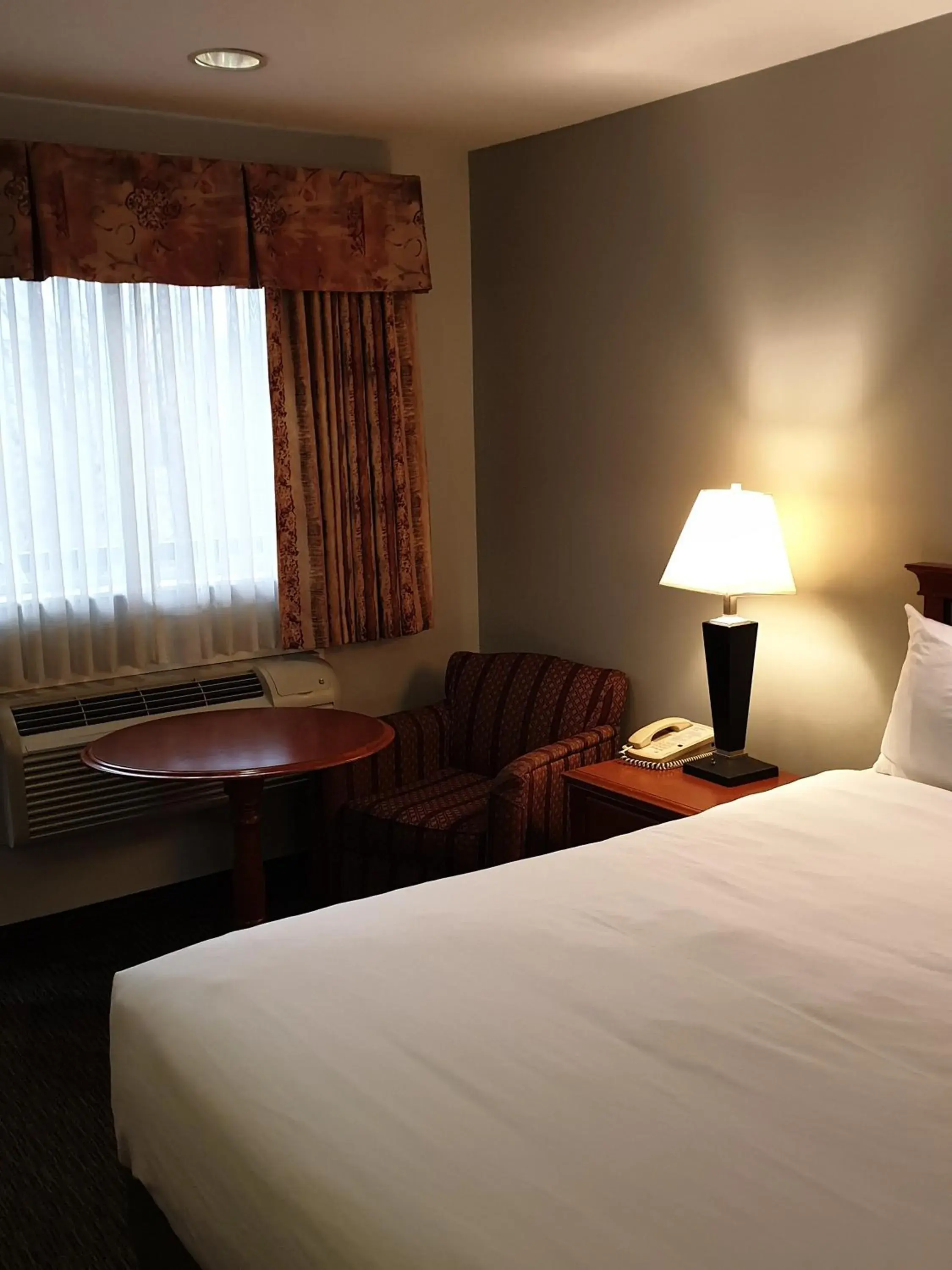 Bed in Riverland Inn & Suites