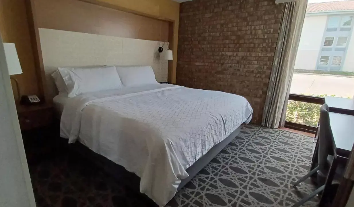 Bedroom, Bed in Holiday Inn - McAllen - Medical Center Area, an IHG Hotel