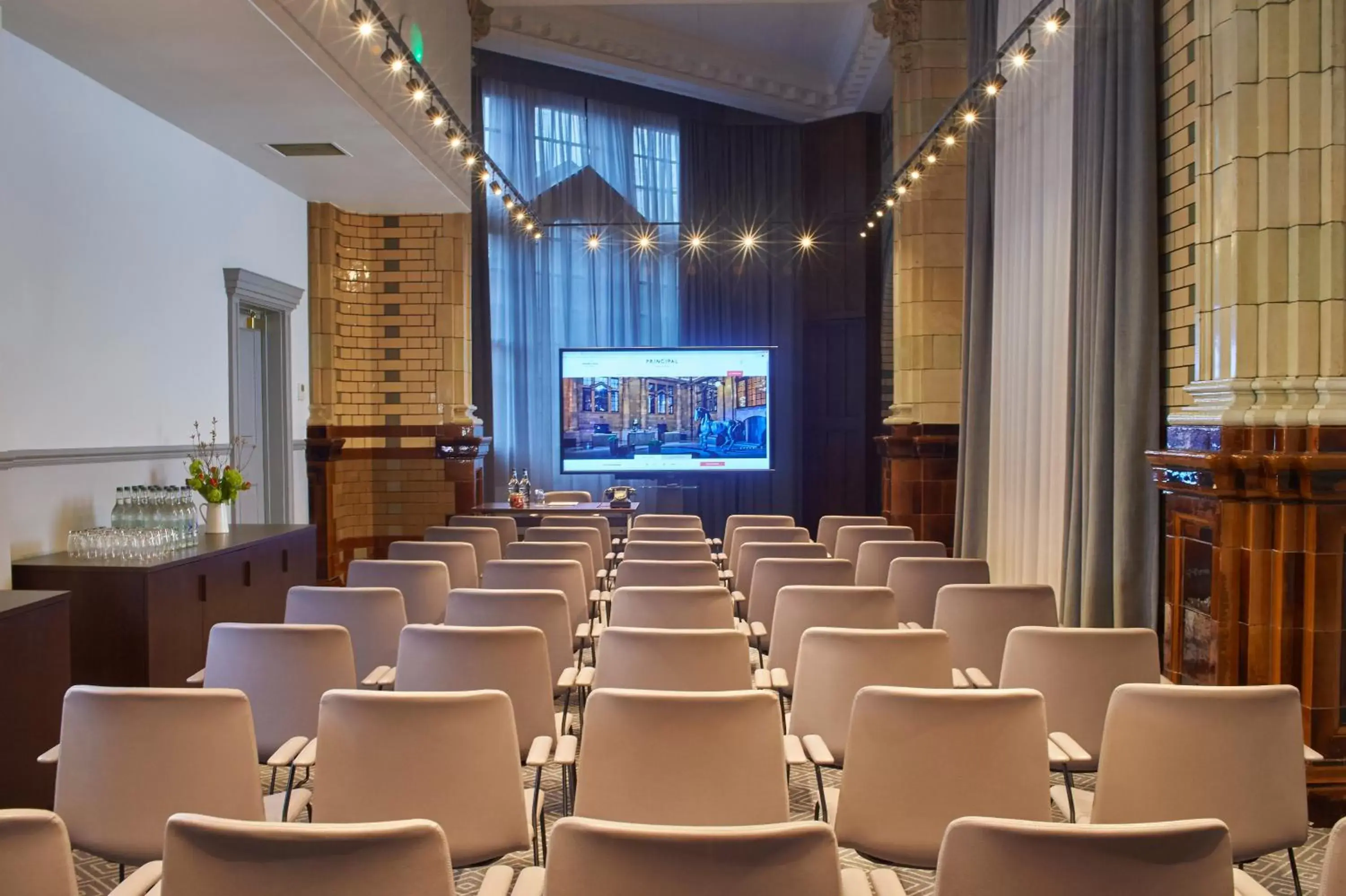 Meeting/conference room in Kimpton Clocktower, an IHG Hotel