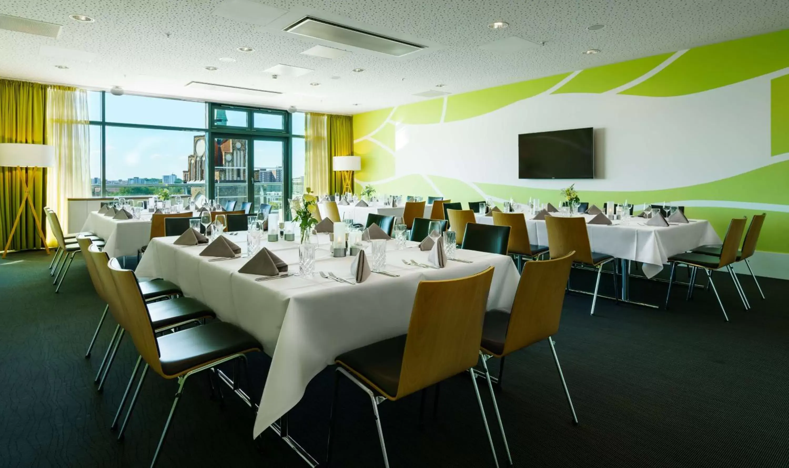 Meeting/conference room, Restaurant/Places to Eat in Radisson Blu Hotel Rostock