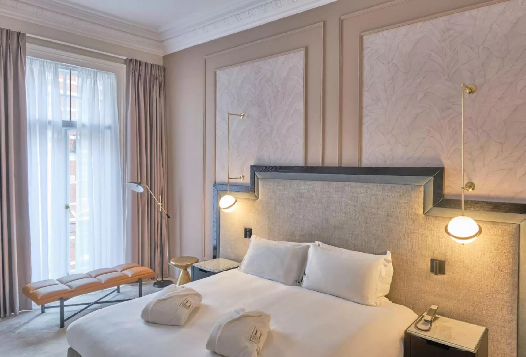 Bedroom, Bed in 11 Cadogan Gardens and The Apartments by Iconic Luxury Hotels