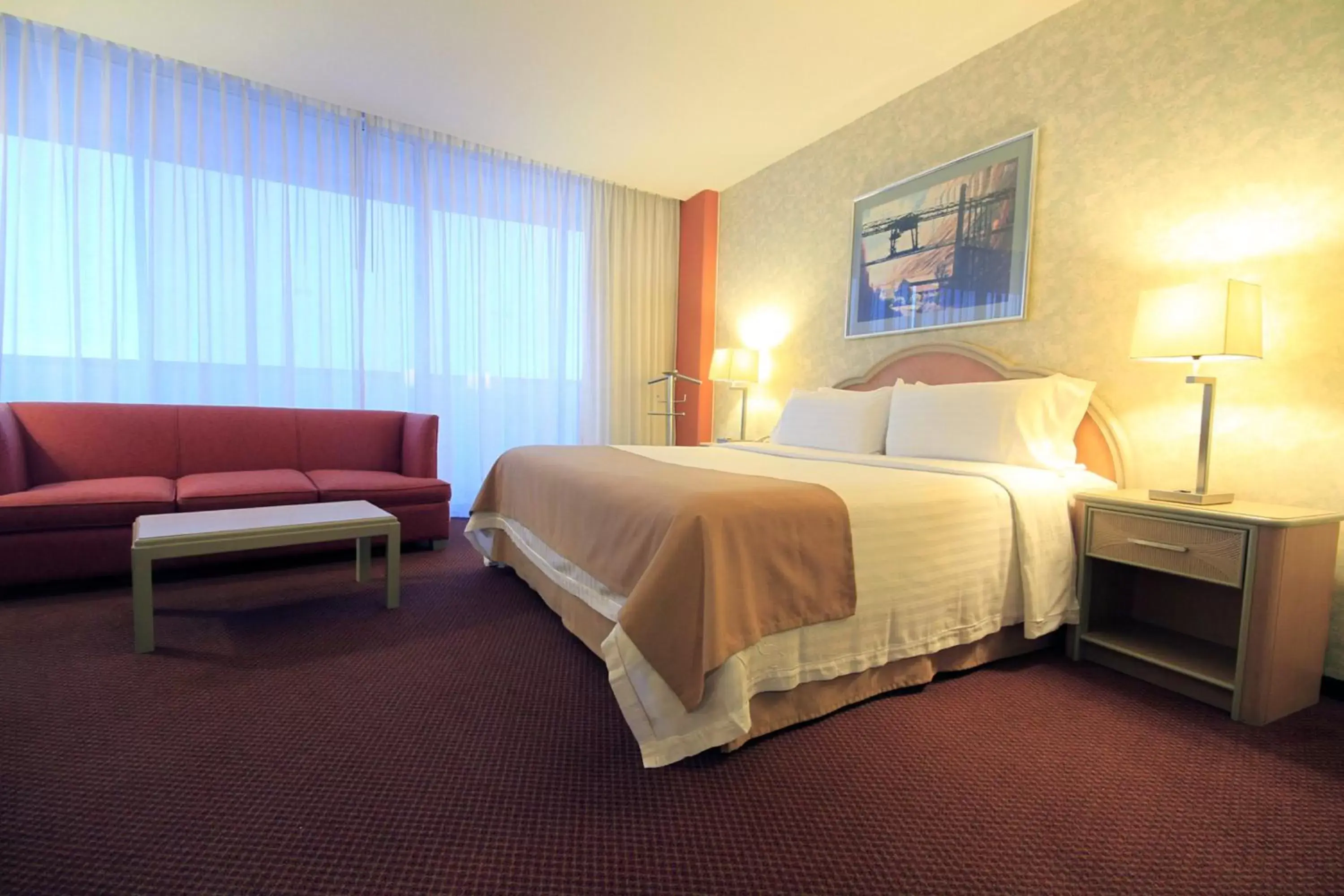Photo of the whole room, Bed in Holiday Inn Monterrey-Parque Fundidora, an IHG Hotel